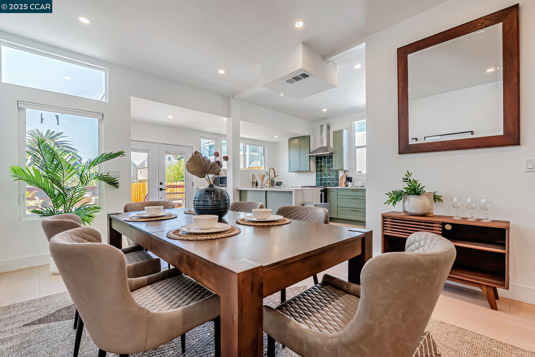 Detail Gallery Image 13 of 31 For 1727 9th St, Oakland,  CA 94607 - 4 Beds | 2/1 Baths