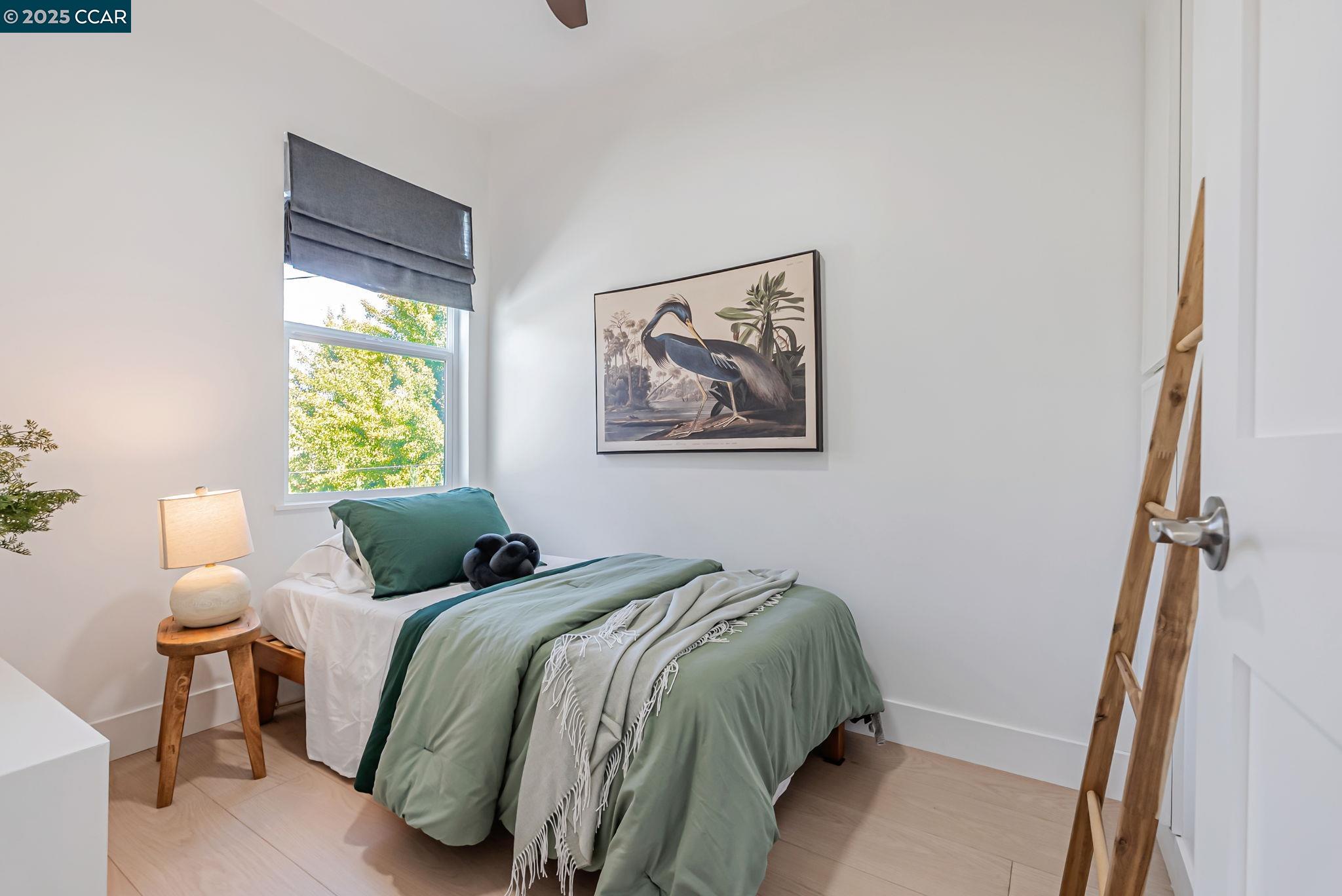 Detail Gallery Image 16 of 31 For 1727 9th St, Oakland,  CA 94607 - 4 Beds | 2/1 Baths