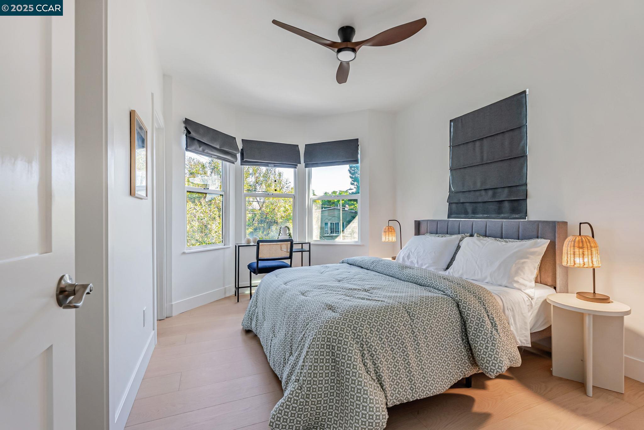 Detail Gallery Image 18 of 31 For 1727 9th St, Oakland,  CA 94607 - 4 Beds | 2/1 Baths