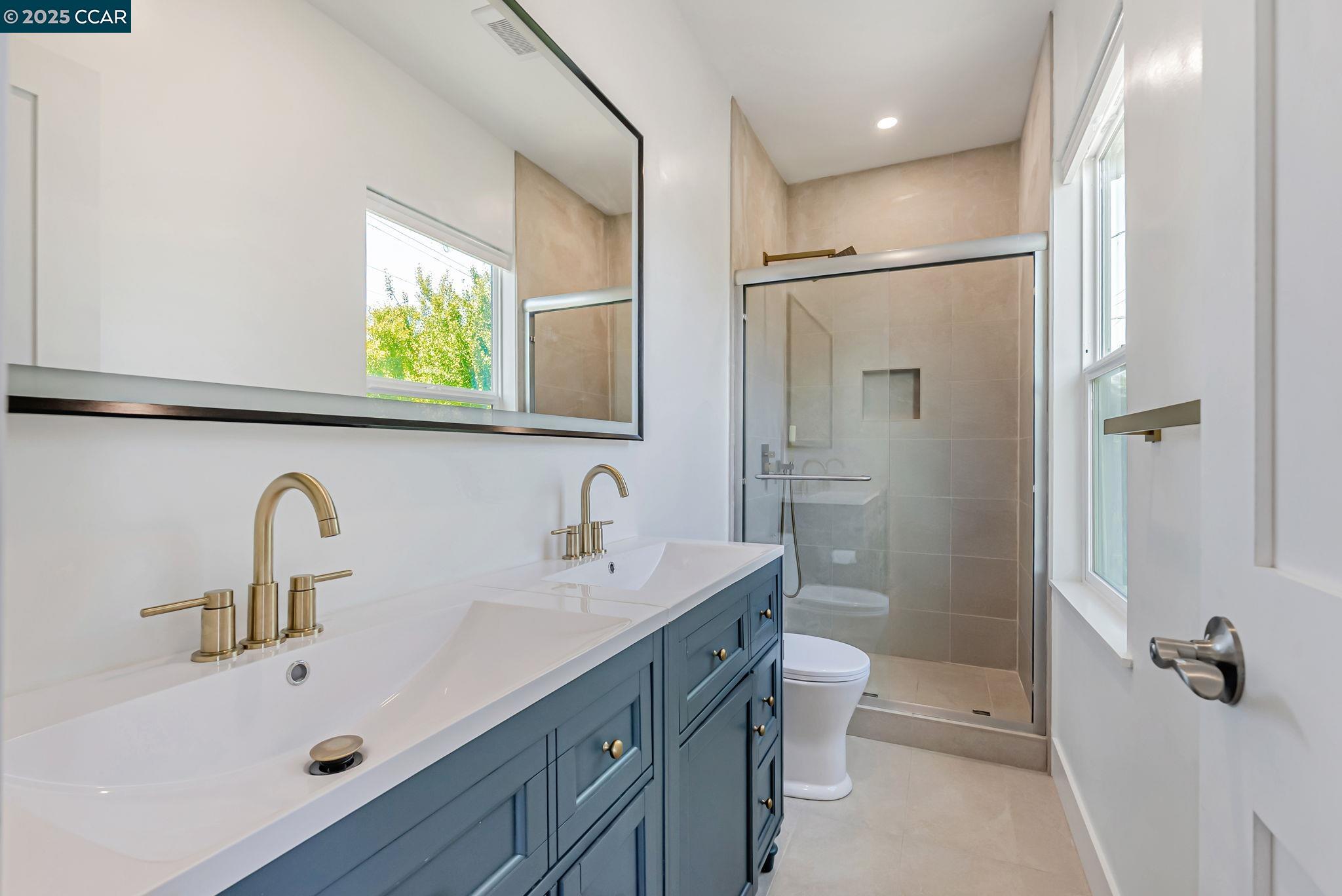 Detail Gallery Image 22 of 31 For 1727 9th St, Oakland,  CA 94607 - 4 Beds | 2/1 Baths