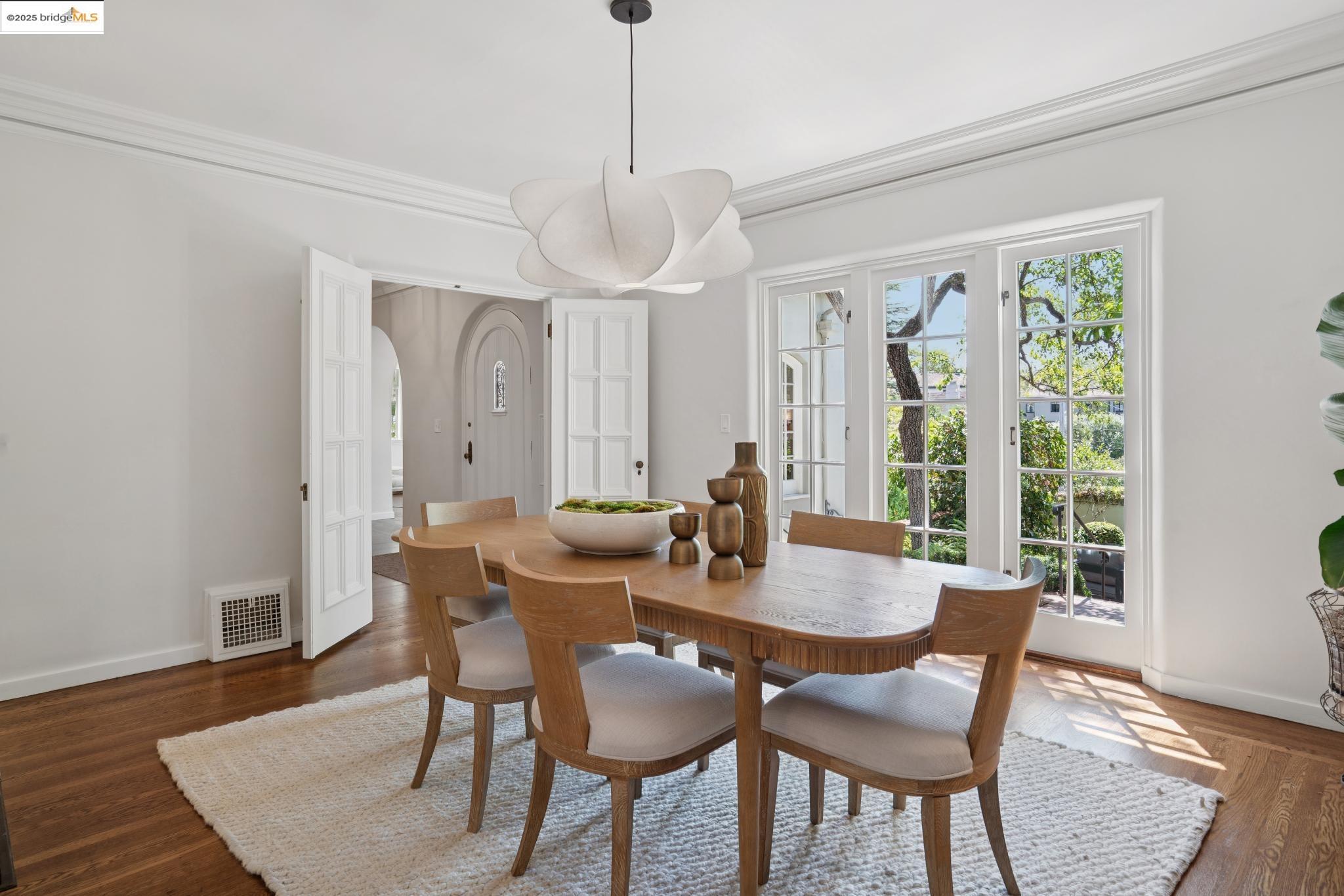 Detail Gallery Image 14 of 60 For 33 Richardson Way, Piedmont,  CA 94611 - 4 Beds | 3 Baths
