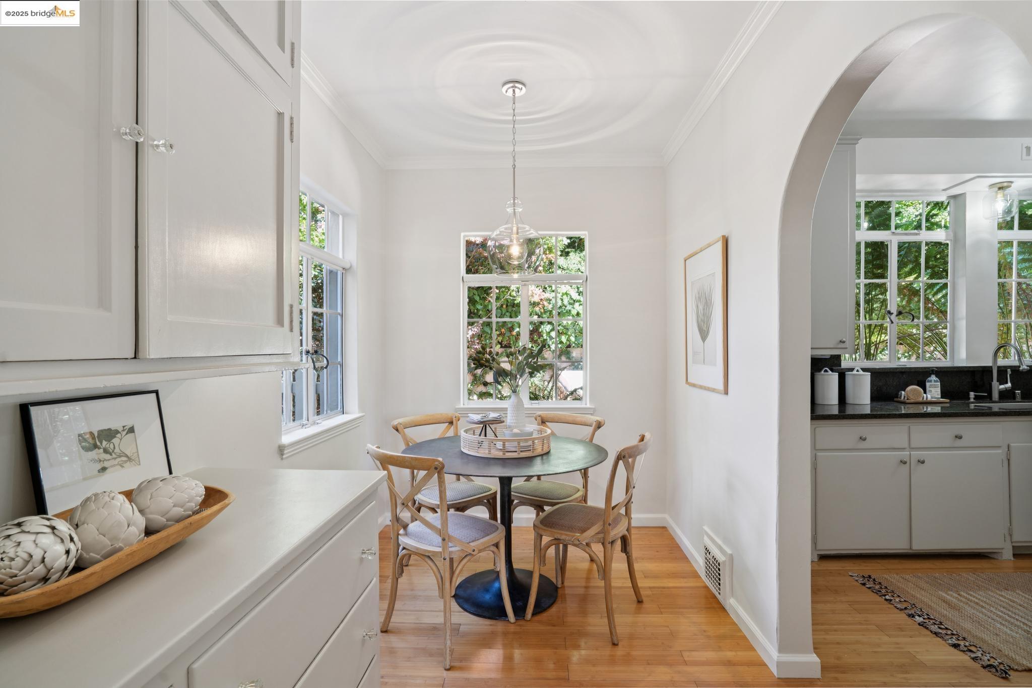 Detail Gallery Image 18 of 60 For 33 Richardson Way, Piedmont,  CA 94611 - 4 Beds | 3 Baths