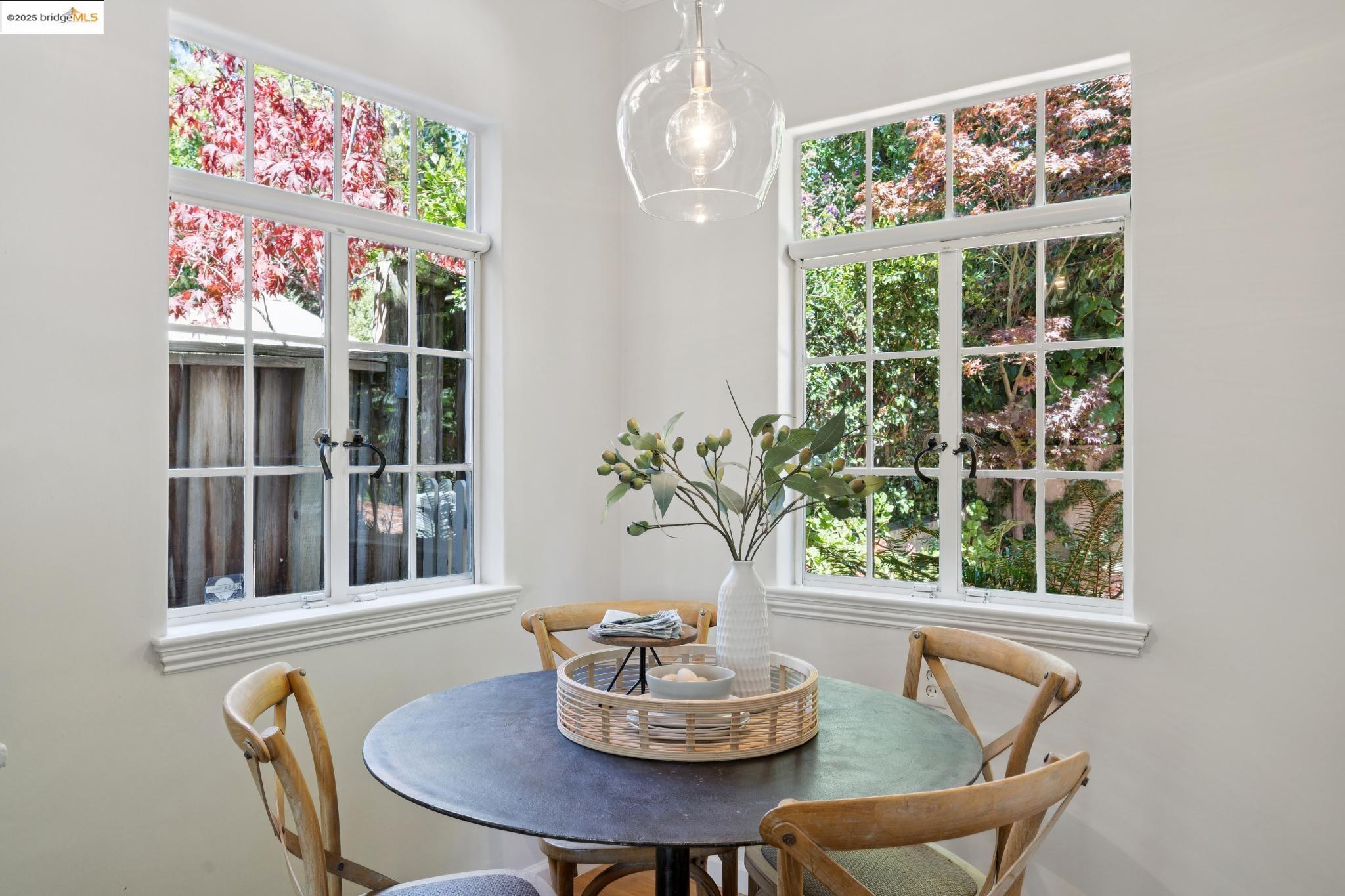 Detail Gallery Image 19 of 60 For 33 Richardson Way, Piedmont,  CA 94611 - 4 Beds | 3 Baths