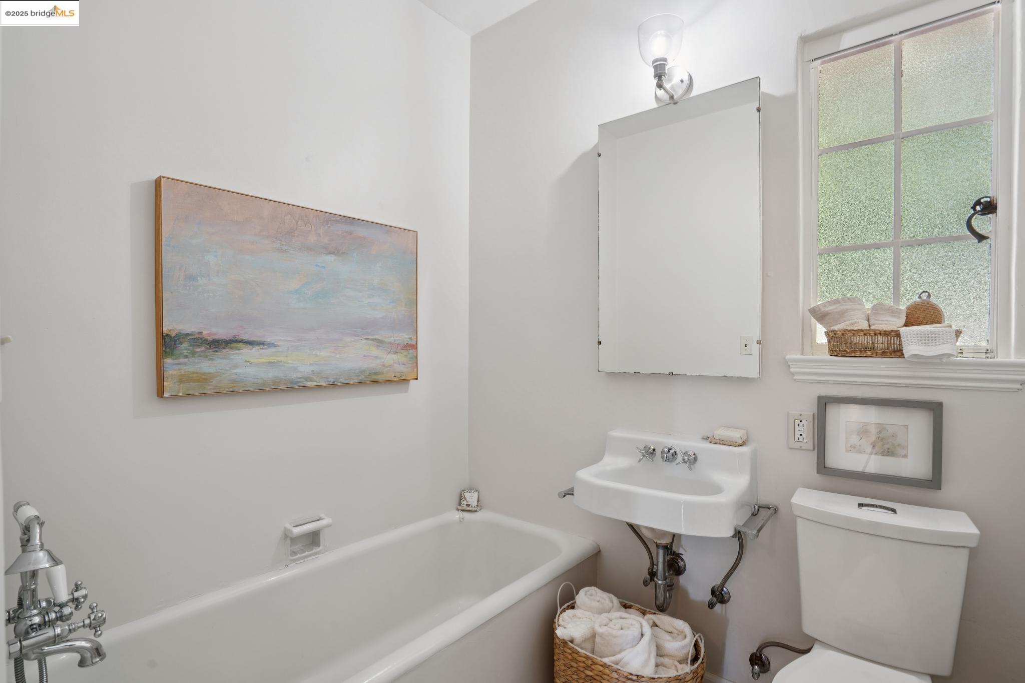 Detail Gallery Image 22 of 60 For 33 Richardson Way, Piedmont,  CA 94611 - 4 Beds | 3 Baths