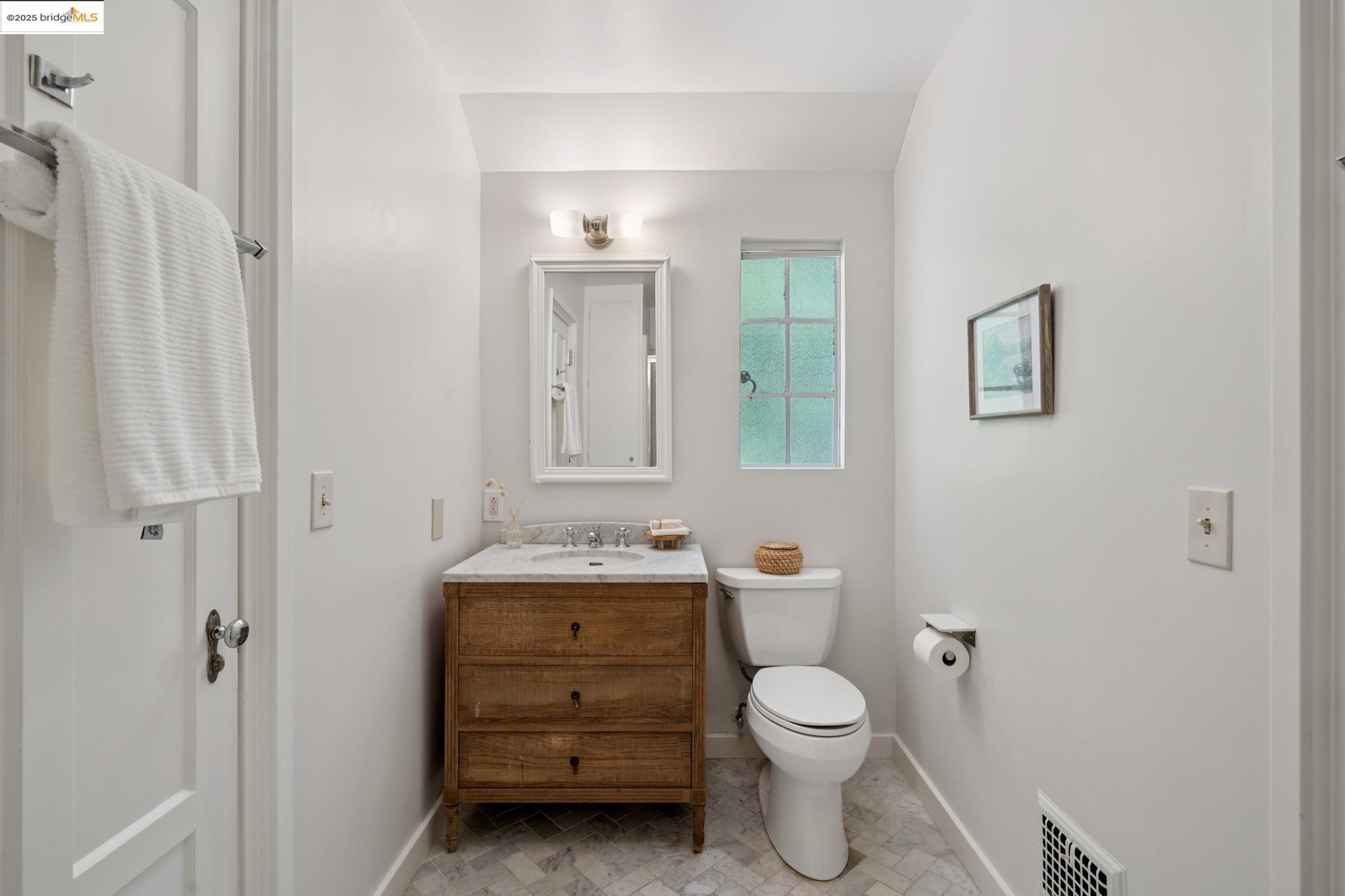 Detail Gallery Image 34 of 60 For 33 Richardson Way, Piedmont,  CA 94611 - 4 Beds | 3 Baths