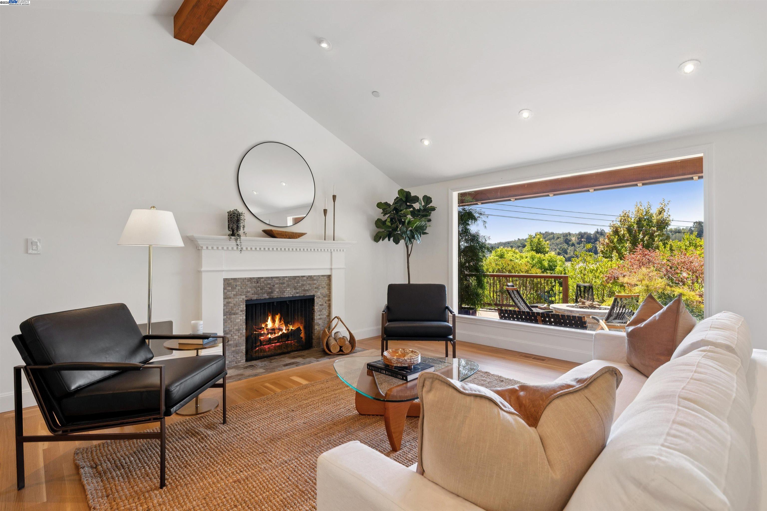 Detail Gallery Image 12 of 60 For 184 Hilldale Dr, San Anselmo,  CA 94960 - 4 Beds | 3 Baths