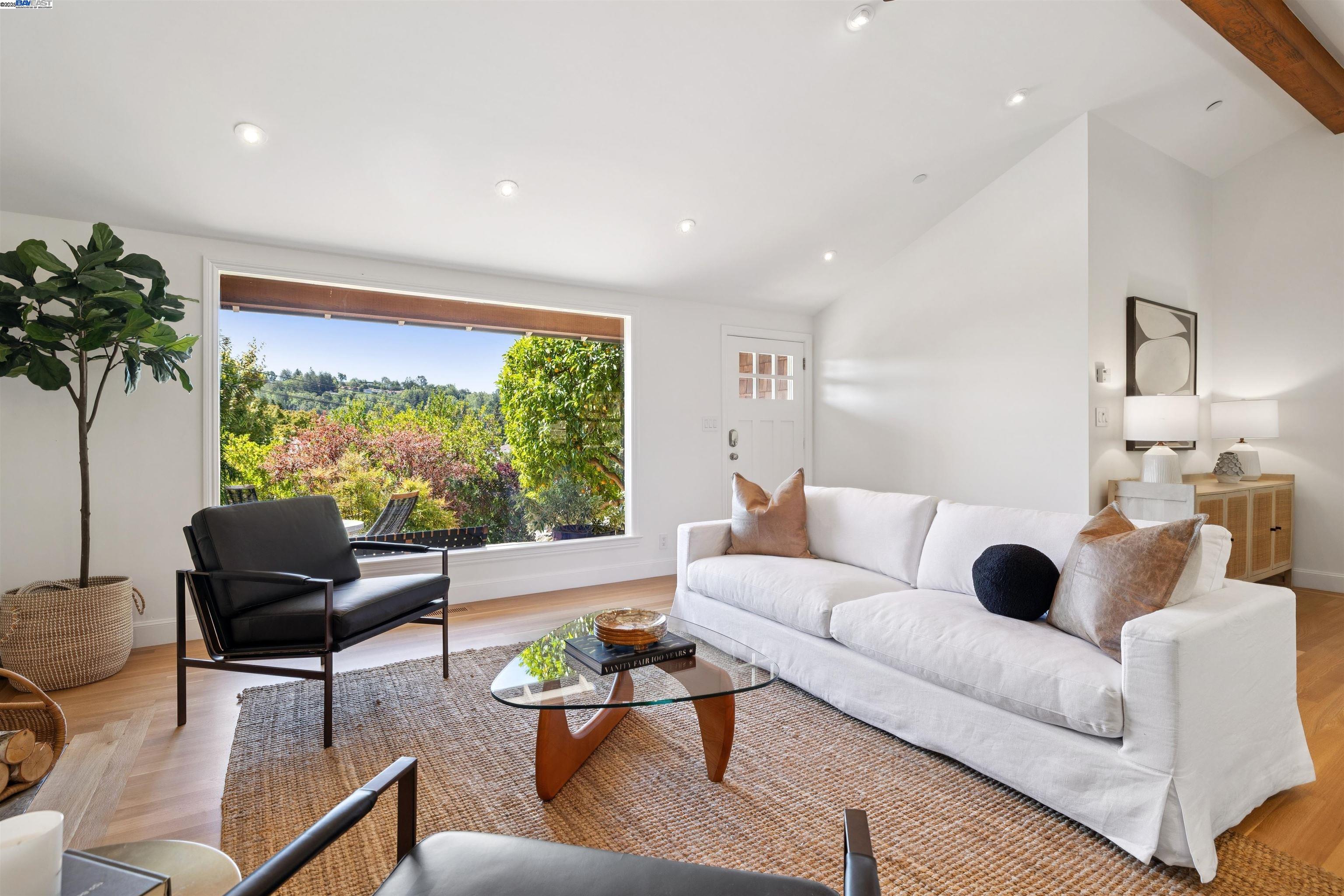 Detail Gallery Image 13 of 60 For 184 Hilldale Dr, San Anselmo,  CA 94960 - 4 Beds | 3 Baths