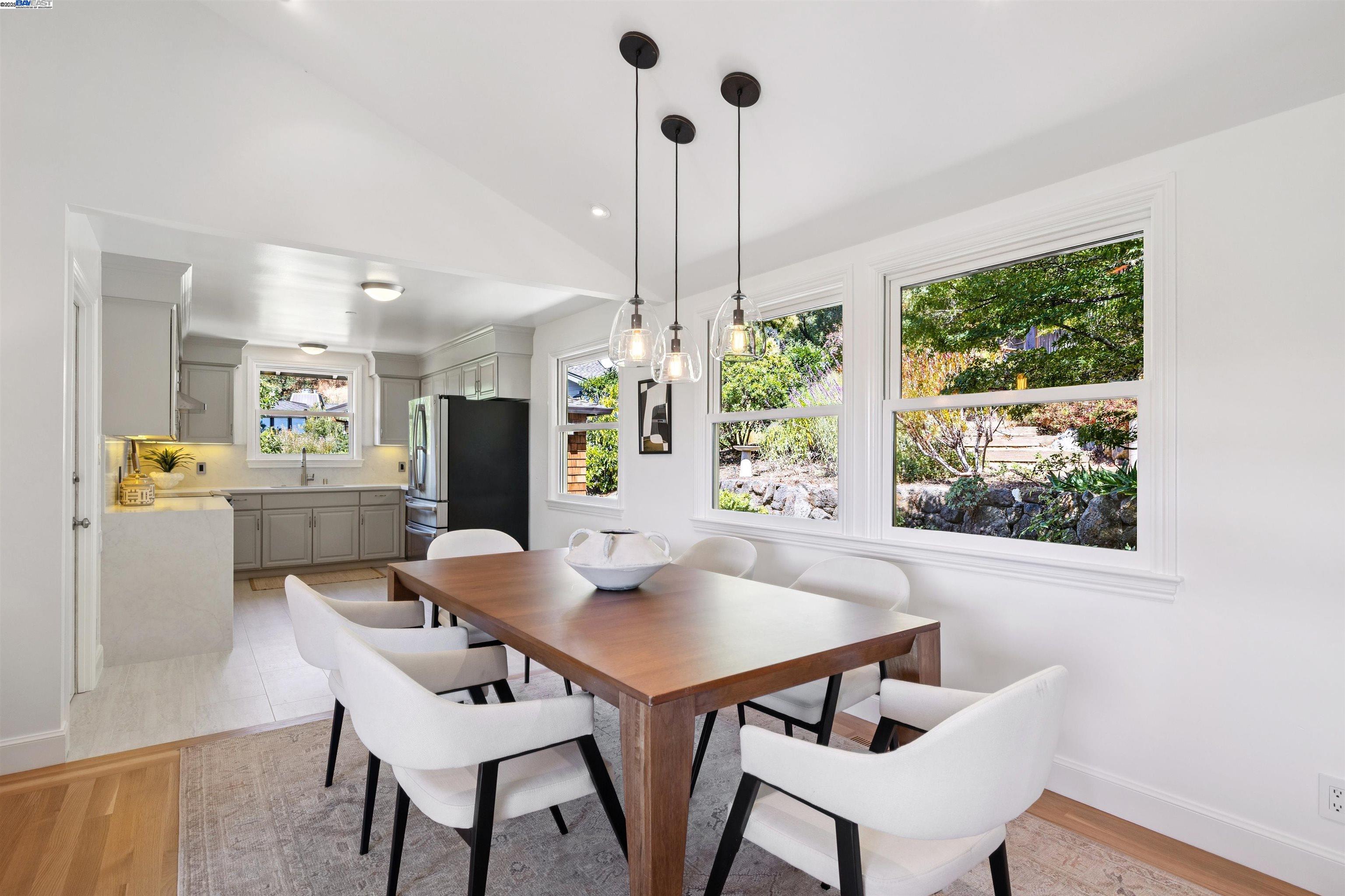 Detail Gallery Image 18 of 60 For 184 Hilldale Dr, San Anselmo,  CA 94960 - 4 Beds | 3 Baths