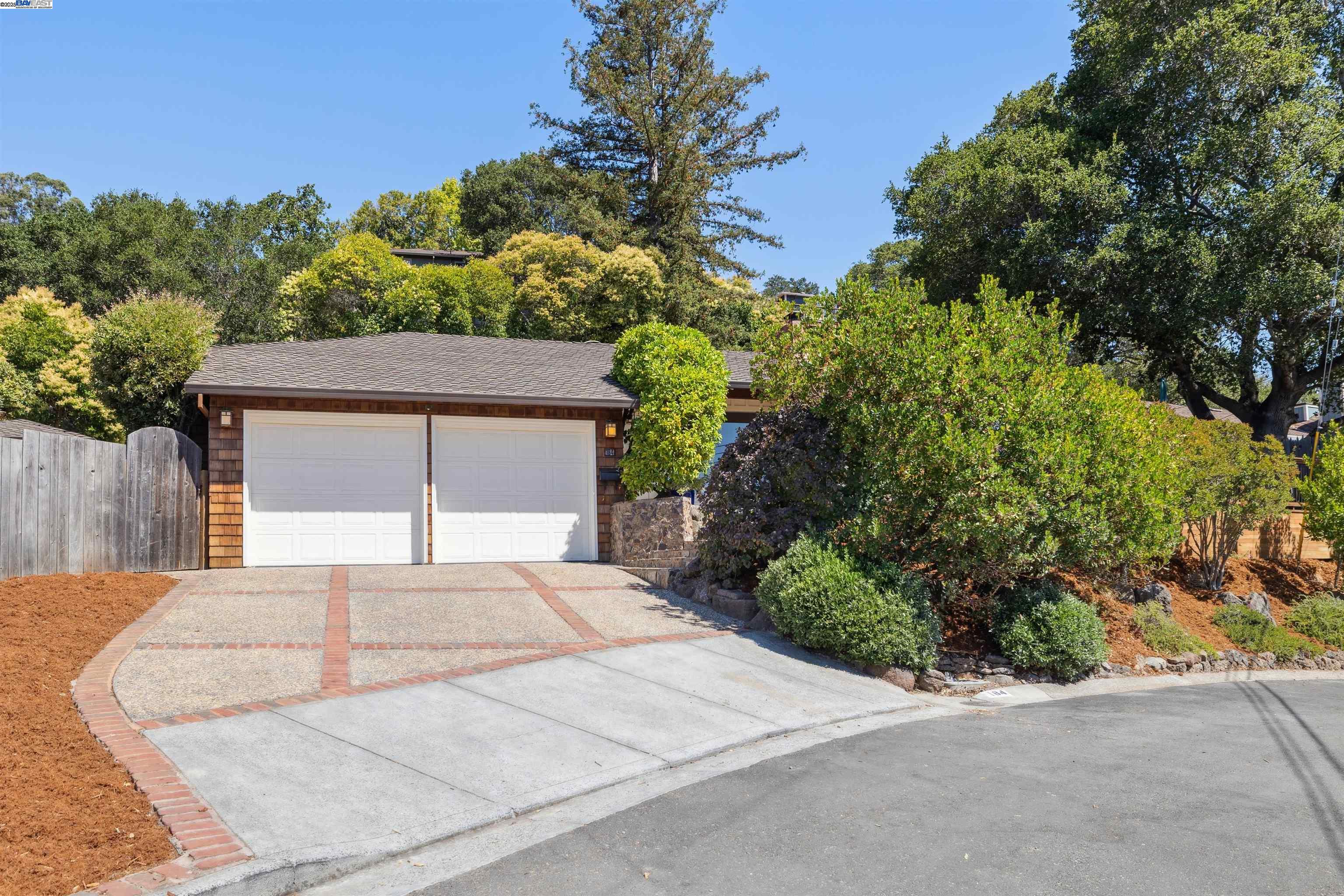 Detail Gallery Image 3 of 60 For 184 Hilldale Dr, San Anselmo,  CA 94960 - 4 Beds | 3 Baths