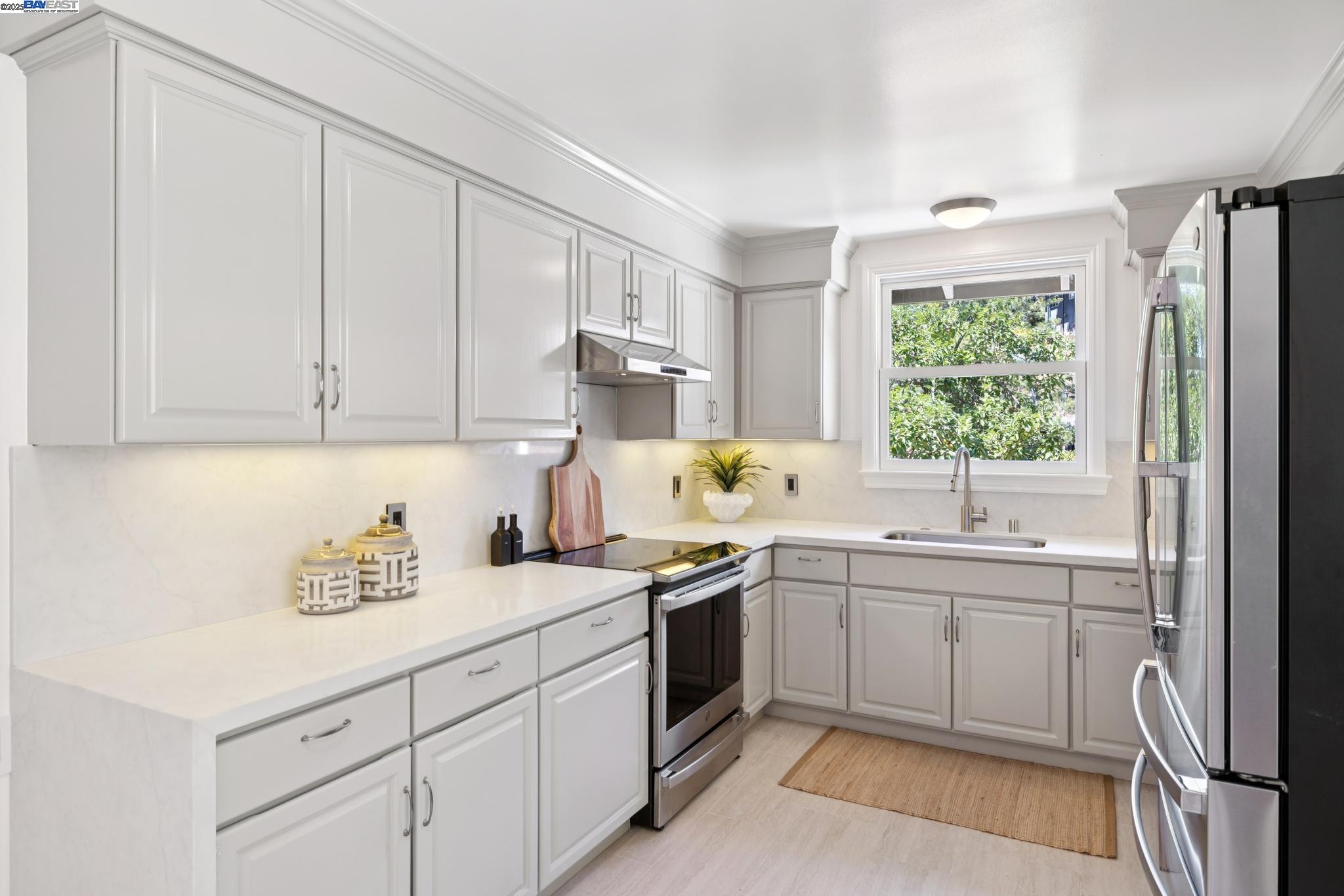 Detail Gallery Image 21 of 60 For 184 Hilldale Dr, San Anselmo,  CA 94960 - 4 Beds | 3 Baths