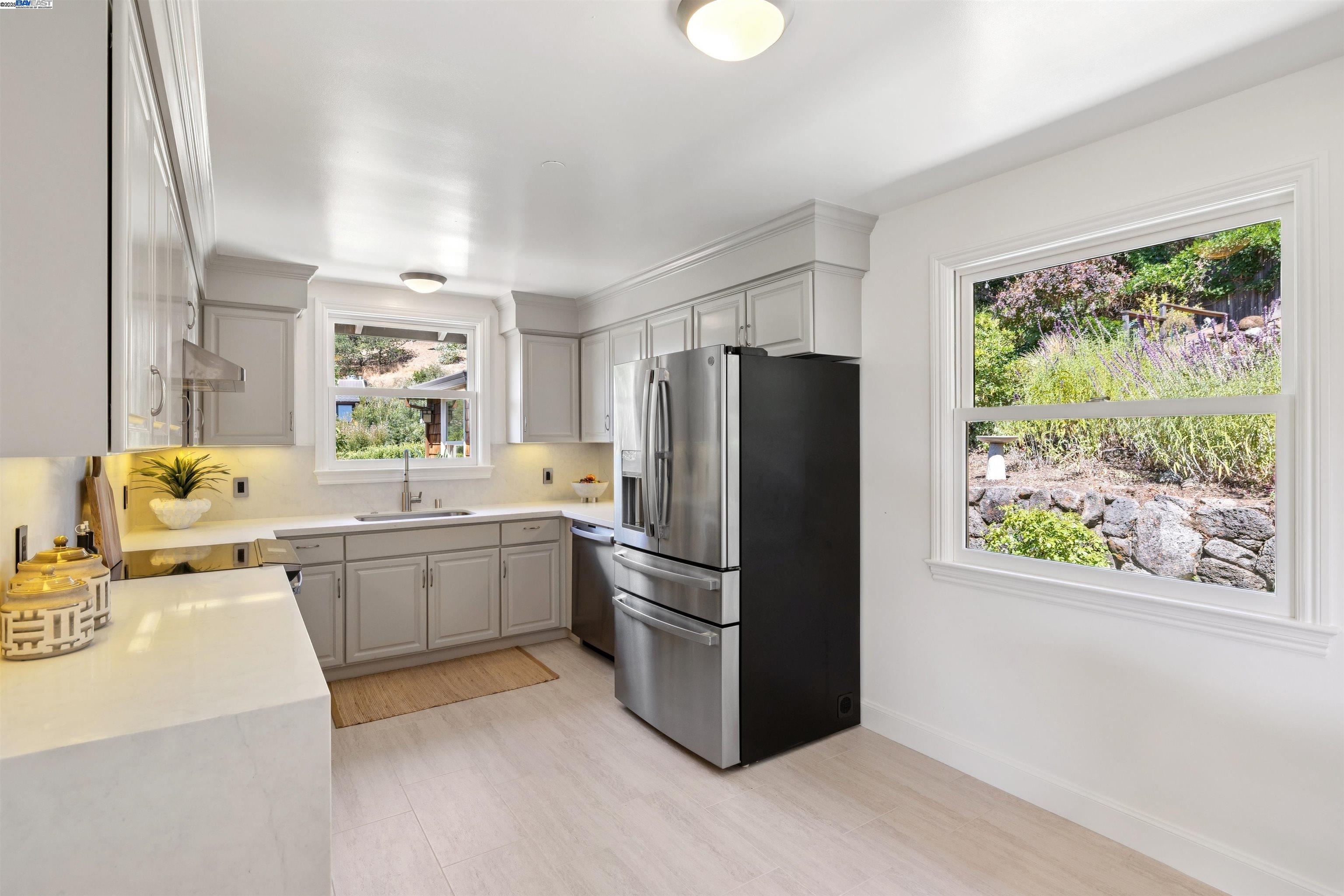 Detail Gallery Image 22 of 60 For 184 Hilldale Dr, San Anselmo,  CA 94960 - 4 Beds | 3 Baths