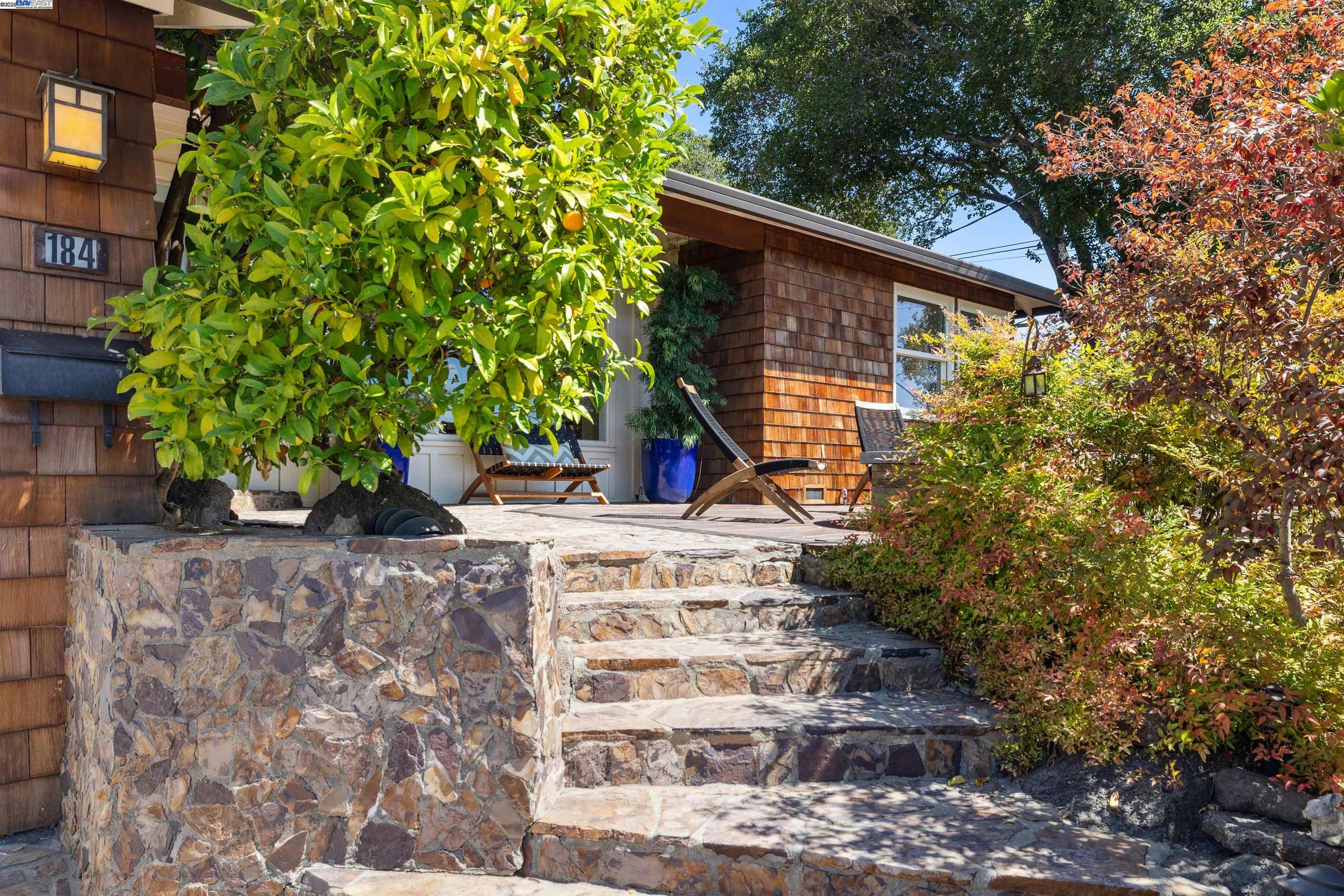 Detail Gallery Image 4 of 60 For 184 Hilldale Dr, San Anselmo,  CA 94960 - 4 Beds | 3 Baths