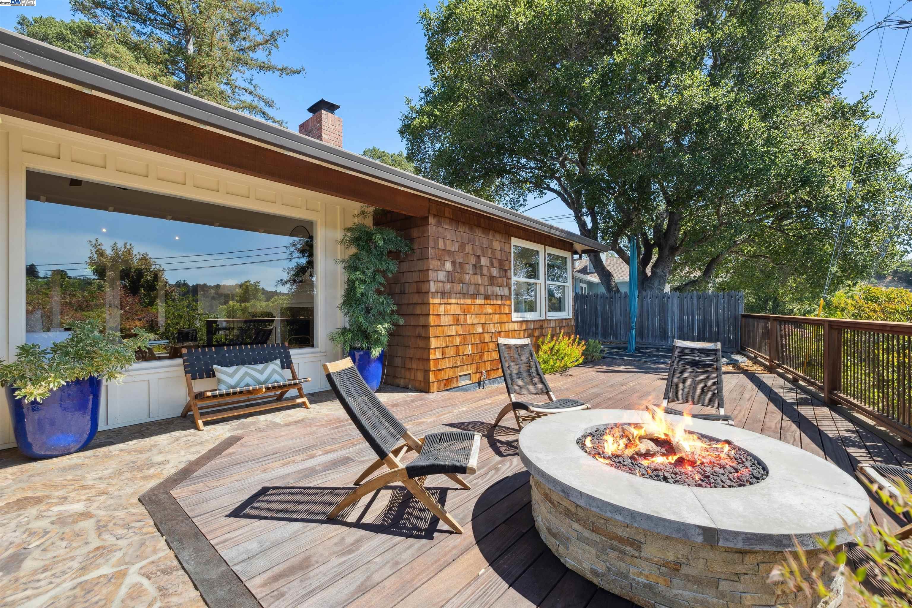 Detail Gallery Image 5 of 60 For 184 Hilldale Dr, San Anselmo,  CA 94960 - 4 Beds | 3 Baths