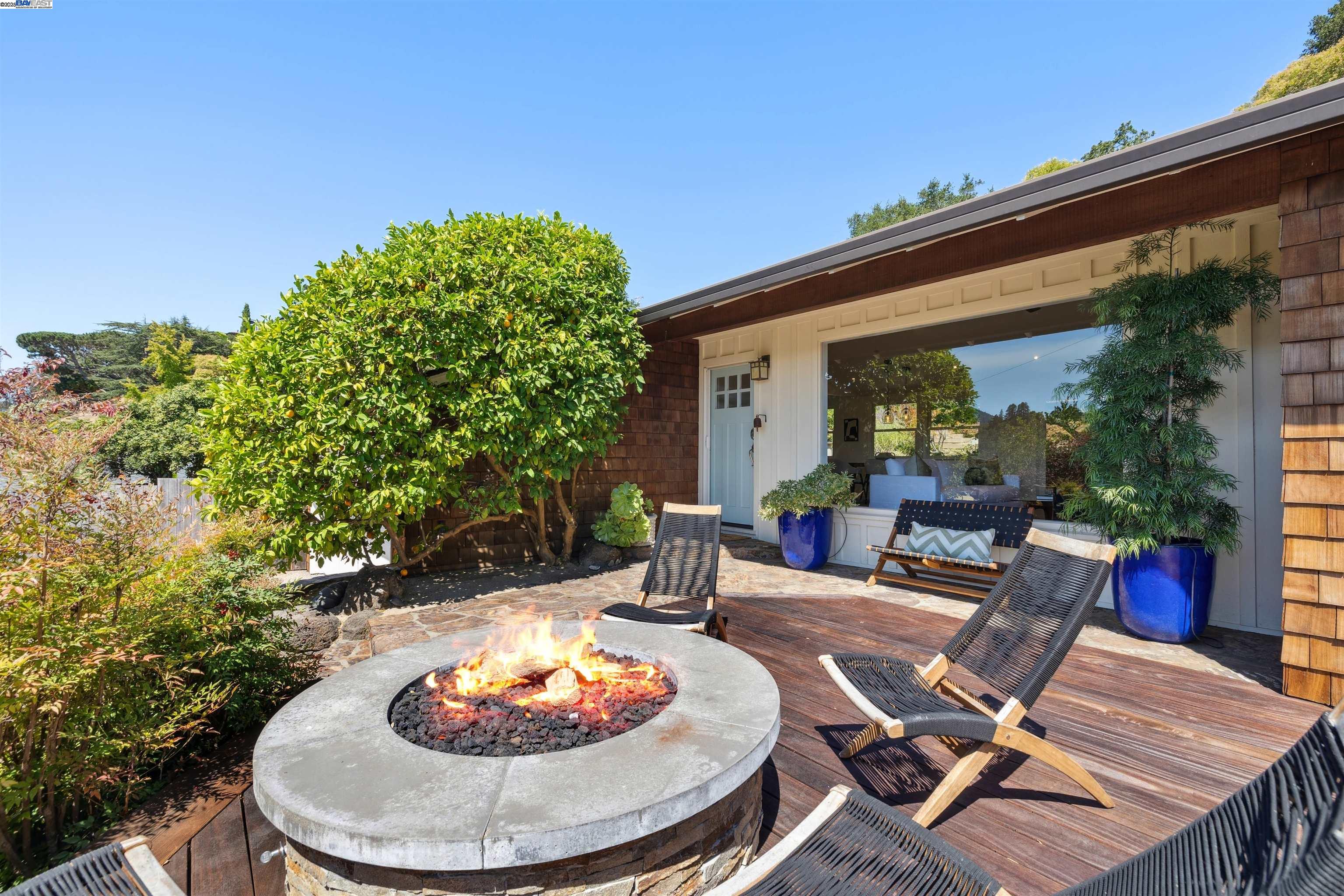 Detail Gallery Image 8 of 60 For 184 Hilldale Dr, San Anselmo,  CA 94960 - 4 Beds | 3 Baths