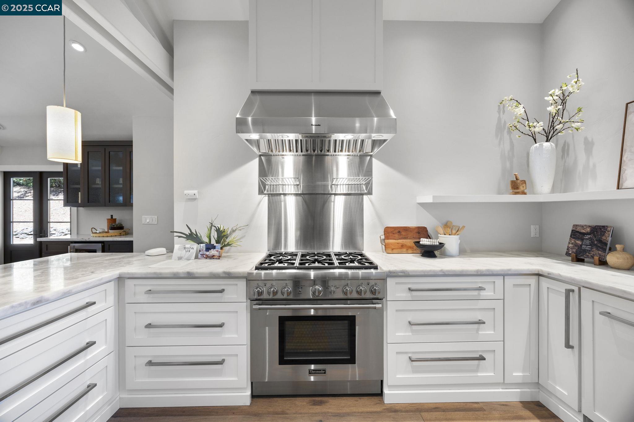Detail Gallery Image 12 of 53 For 10 Albo Ct, Orinda,  CA 94563 - 5 Beds | 3/1 Baths