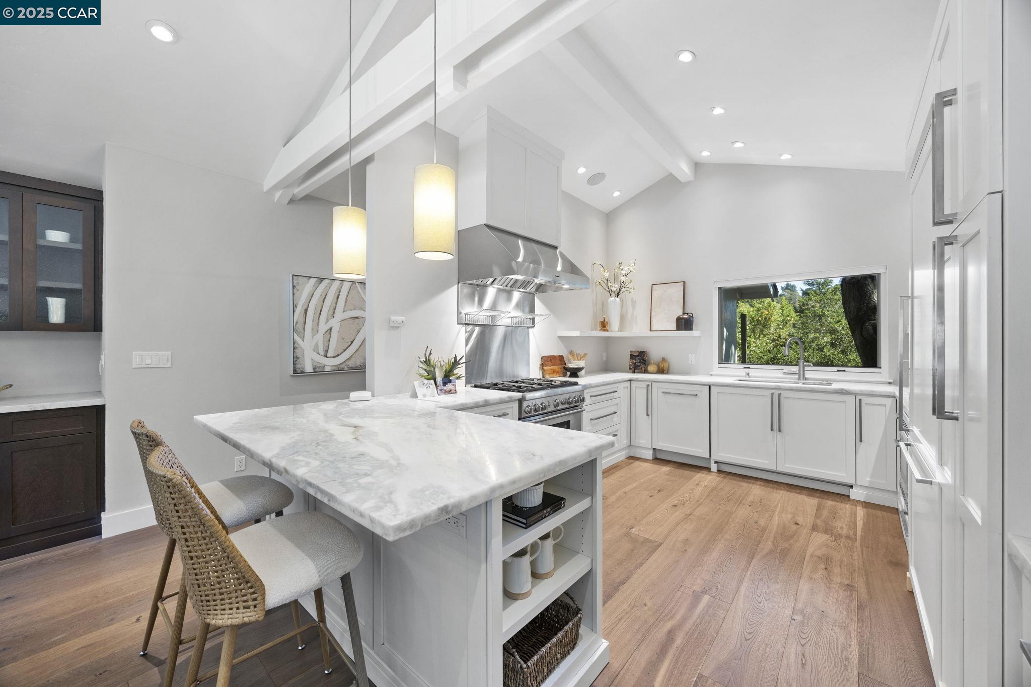 Detail Gallery Image 14 of 53 For 10 Albo Ct, Orinda,  CA 94563 - 5 Beds | 3/1 Baths