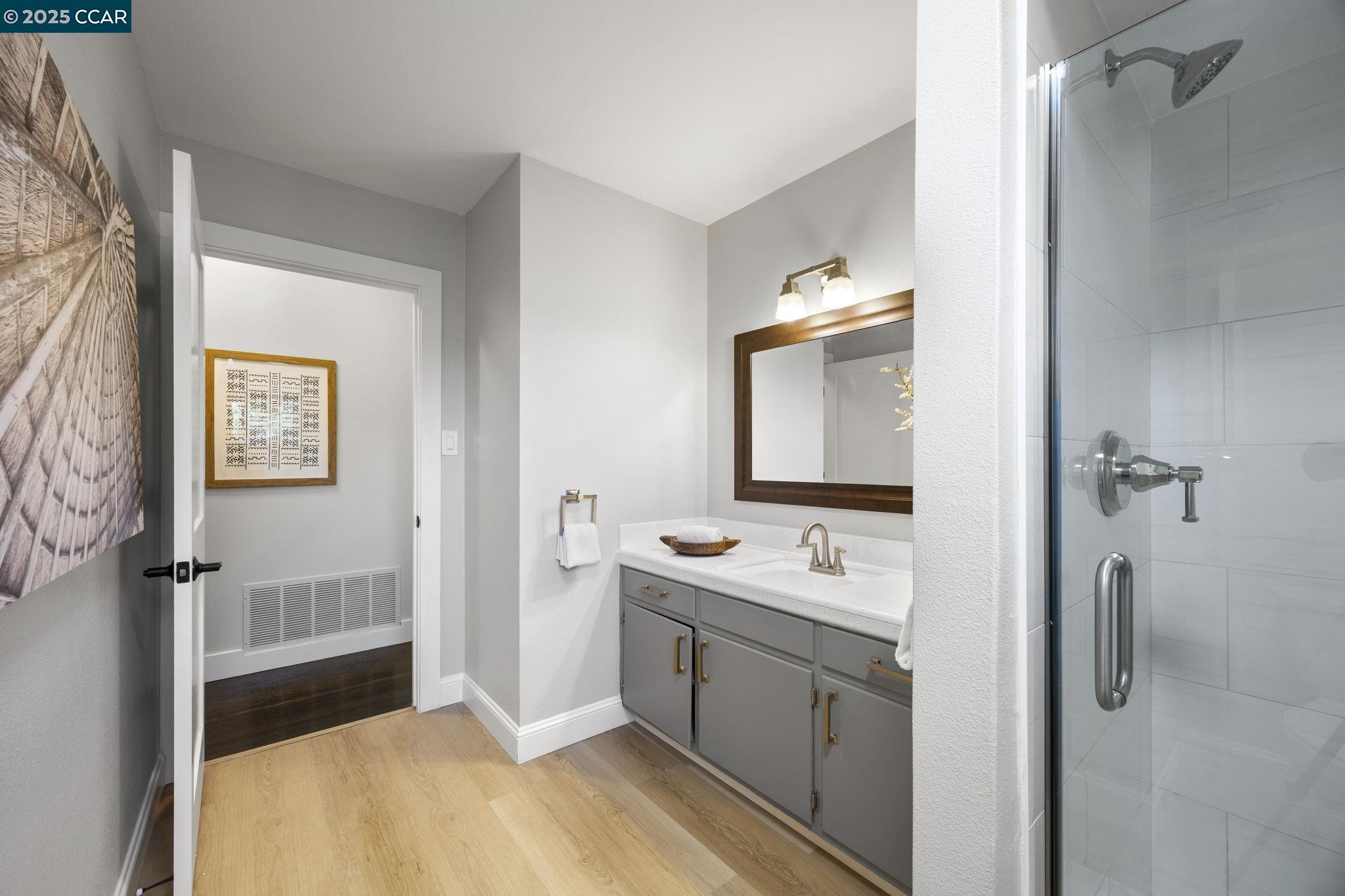 Detail Gallery Image 24 of 53 For 10 Albo Ct, Orinda,  CA 94563 - 5 Beds | 3/1 Baths