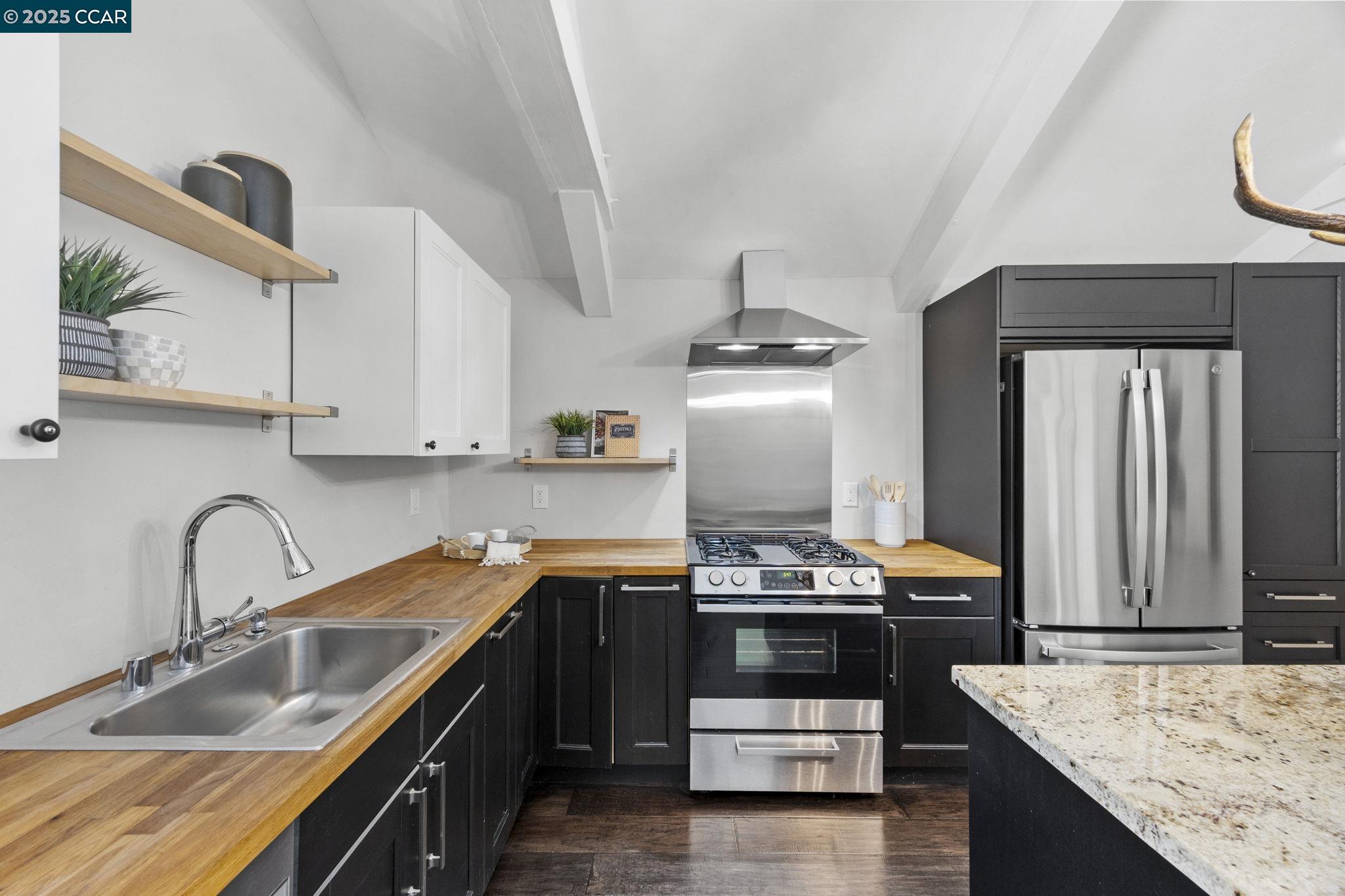 Detail Gallery Image 36 of 53 For 10 Albo Ct, Orinda,  CA 94563 - 5 Beds | 3/1 Baths