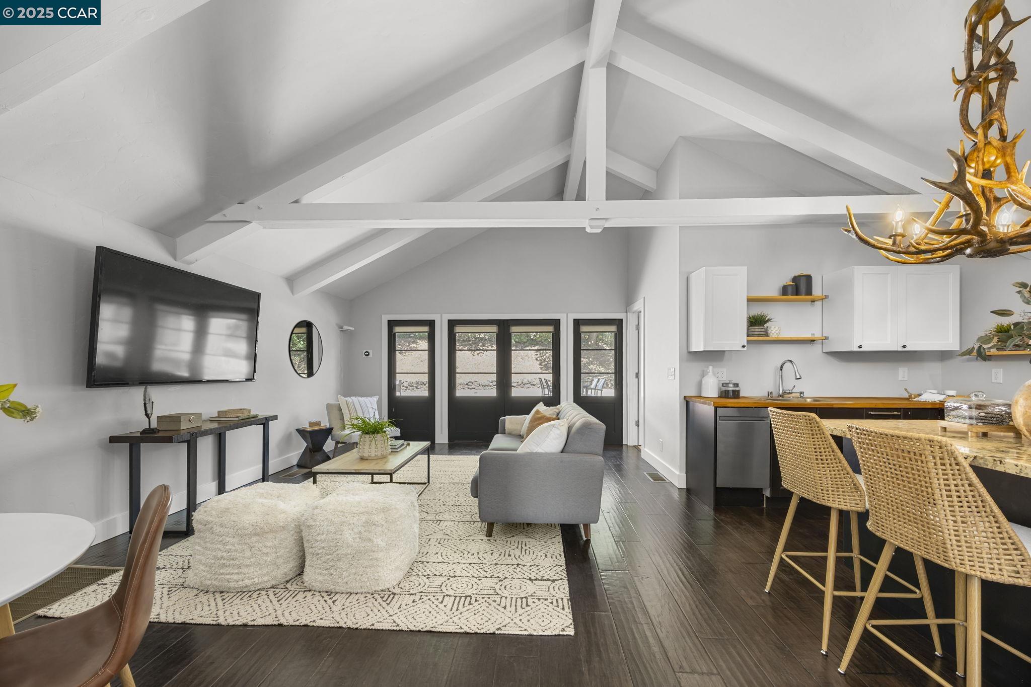 Detail Gallery Image 37 of 53 For 10 Albo Ct, Orinda,  CA 94563 - 5 Beds | 3/1 Baths