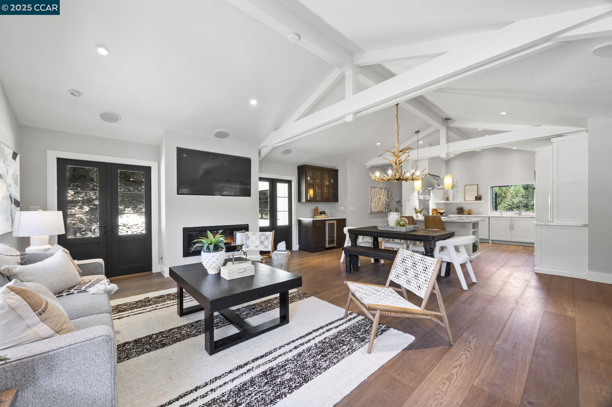 Detail Gallery Image 9 of 53 For 10 Albo Ct, Orinda,  CA 94563 - 5 Beds | 3/1 Baths