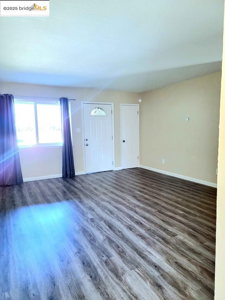 Detail Gallery Image 2 of 11 For 305 W 13th St, Pittsburg,  CA 94565 - 3 Beds | 1 Baths