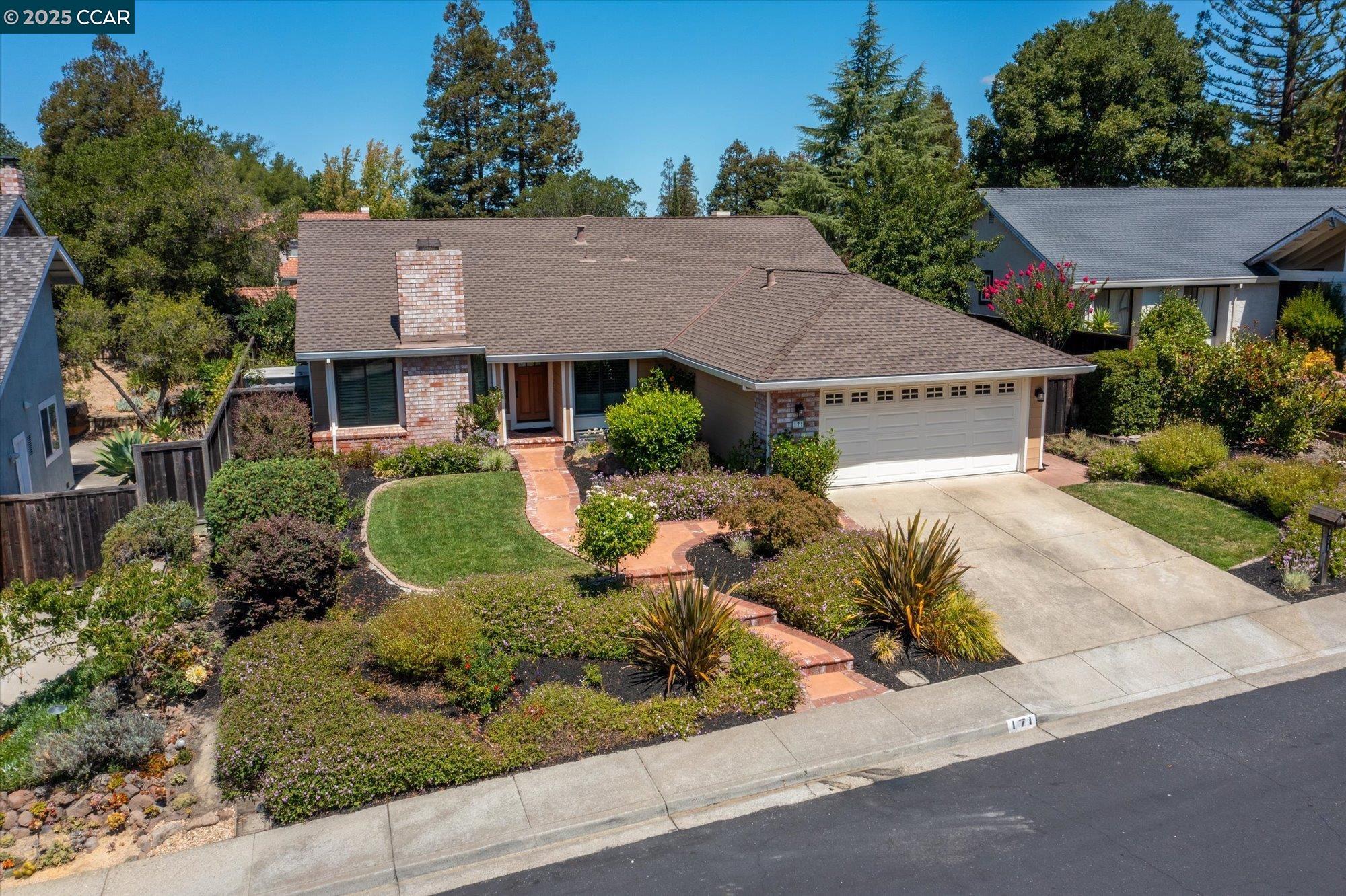Detail Gallery Image 2 of 41 For 171 Mount Tam Ct, Martinez,  CA 94553 - 4 Beds | 2 Baths