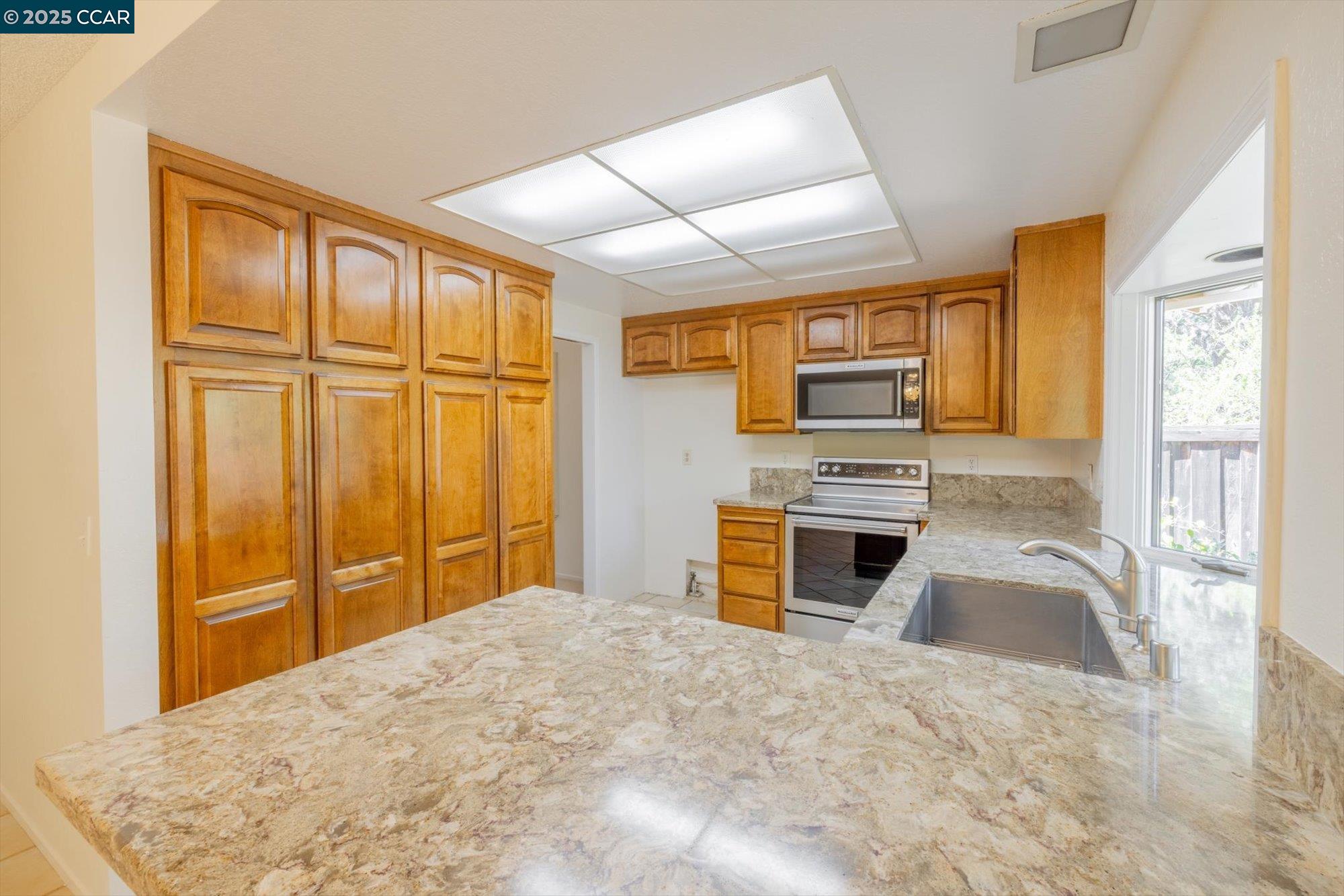 Detail Gallery Image 11 of 41 For 171 Mount Tam Ct, Martinez,  CA 94553 - 4 Beds | 2 Baths