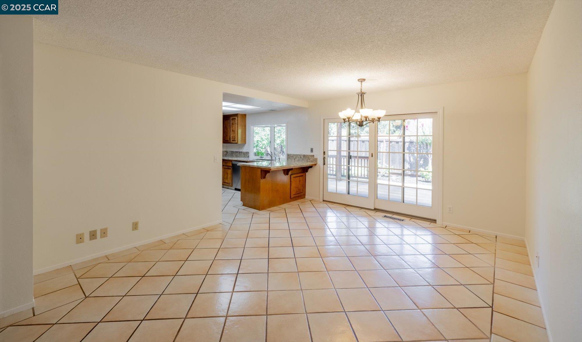 Detail Gallery Image 12 of 41 For 171 Mount Tam Ct, Martinez,  CA 94553 - 4 Beds | 2 Baths