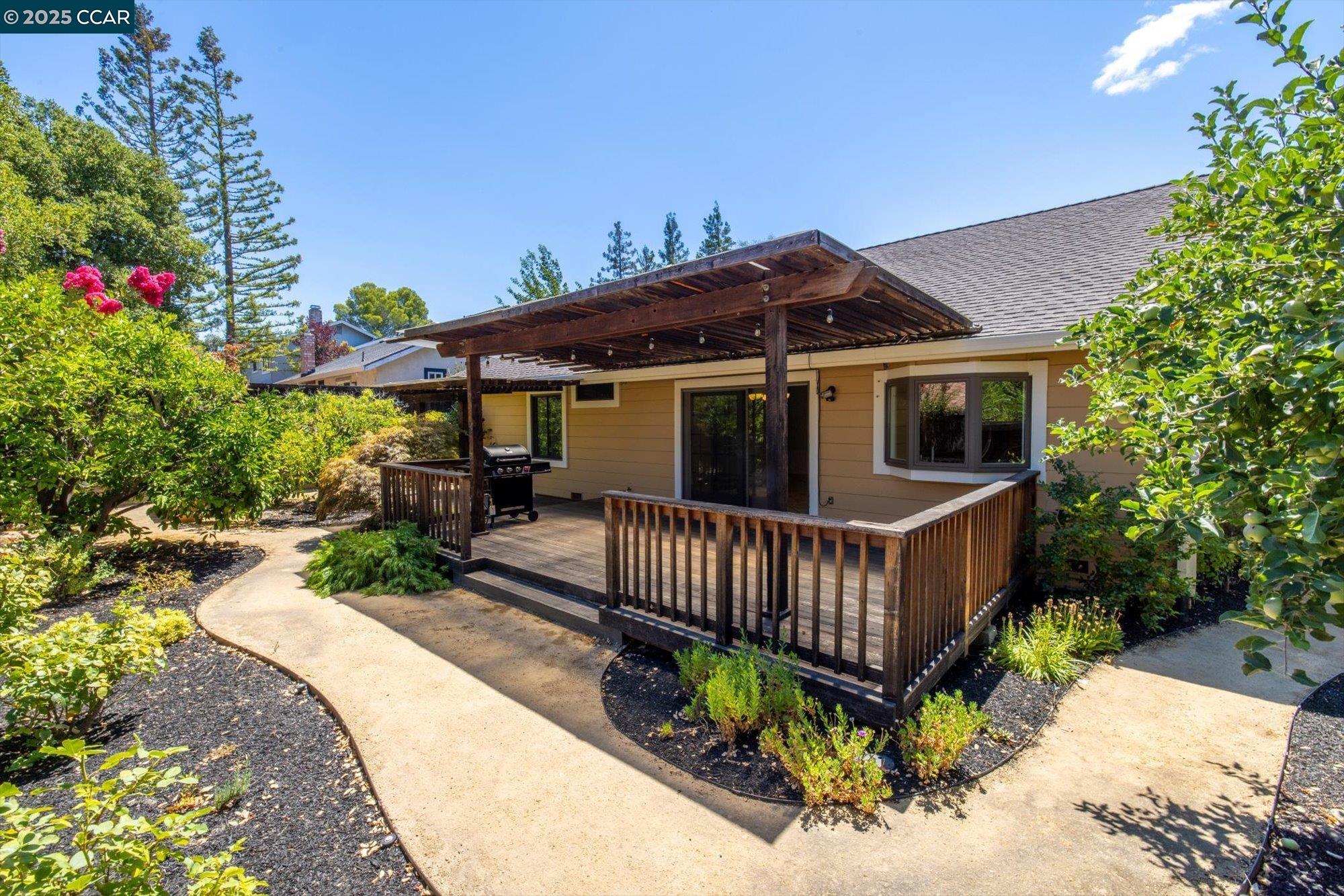 Detail Gallery Image 28 of 41 For 171 Mount Tam Ct, Martinez,  CA 94553 - 4 Beds | 2 Baths