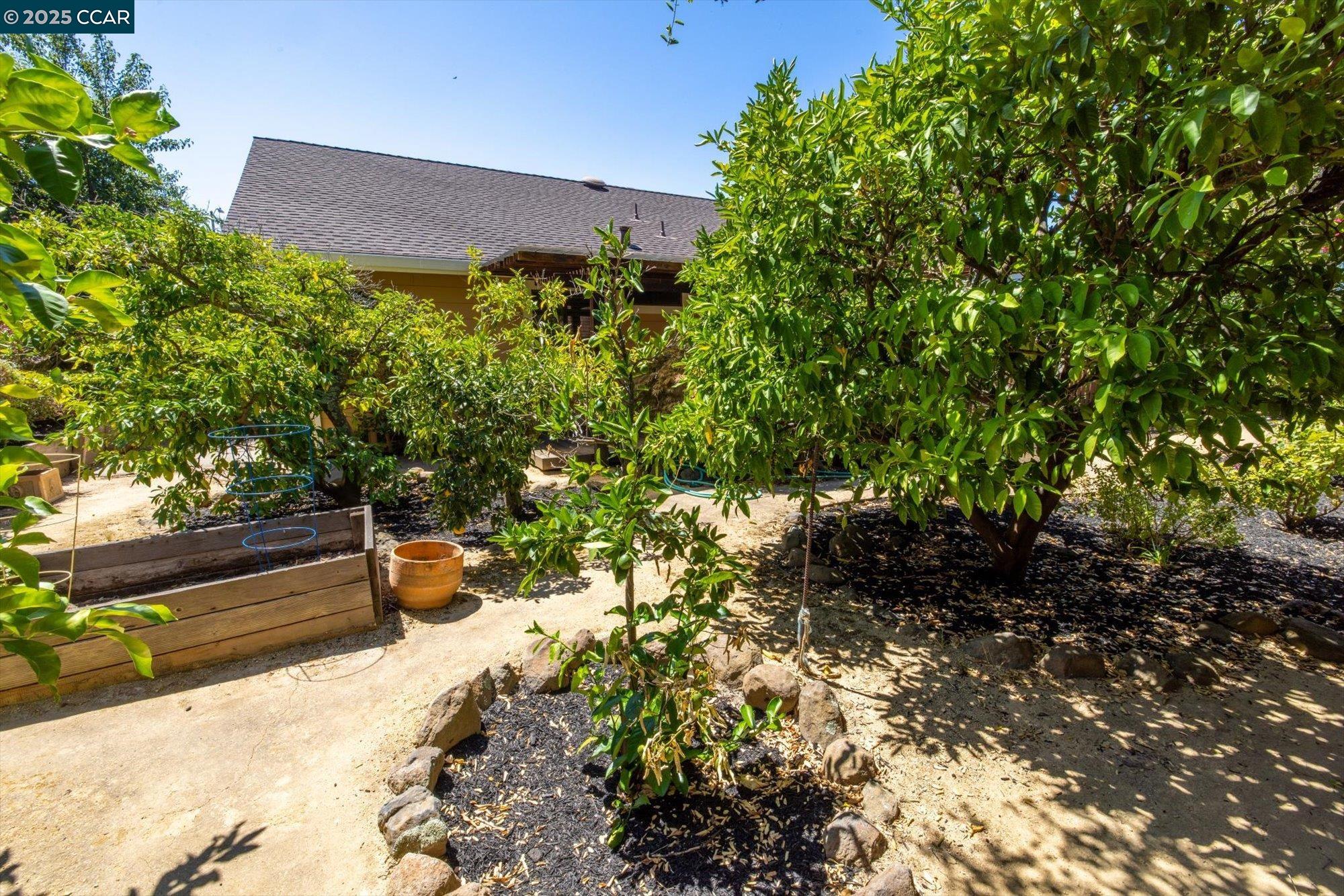 Detail Gallery Image 33 of 41 For 171 Mount Tam Ct, Martinez,  CA 94553 - 4 Beds | 2 Baths