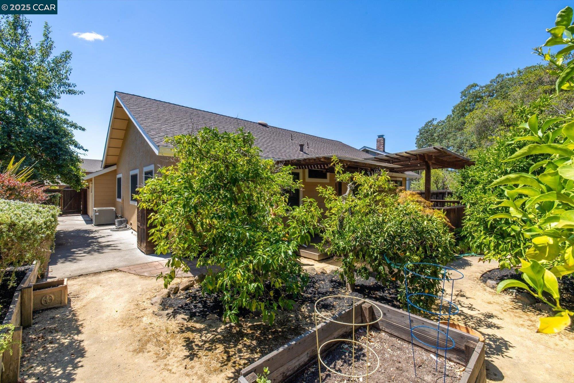 Detail Gallery Image 34 of 41 For 171 Mount Tam Ct, Martinez,  CA 94553 - 4 Beds | 2 Baths