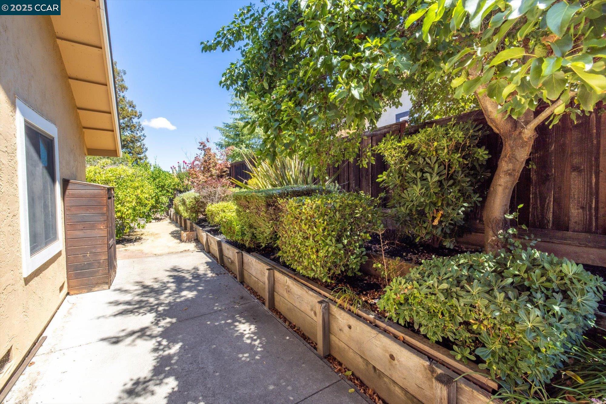 Detail Gallery Image 35 of 41 For 171 Mount Tam Ct, Martinez,  CA 94553 - 4 Beds | 2 Baths