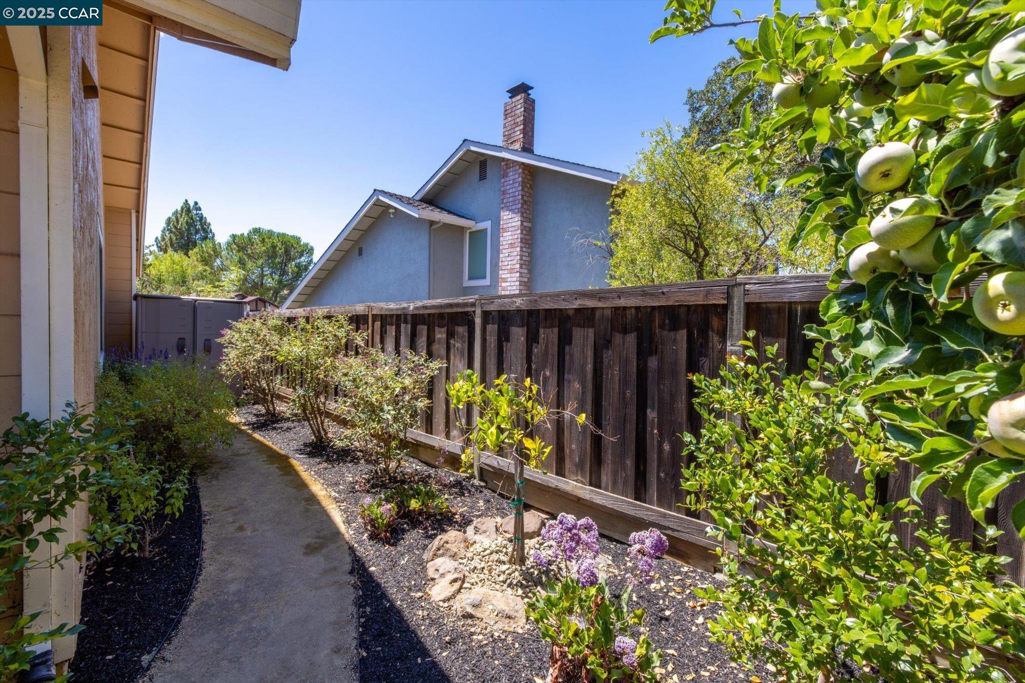 Detail Gallery Image 38 of 41 For 171 Mount Tam Ct, Martinez,  CA 94553 - 4 Beds | 2 Baths