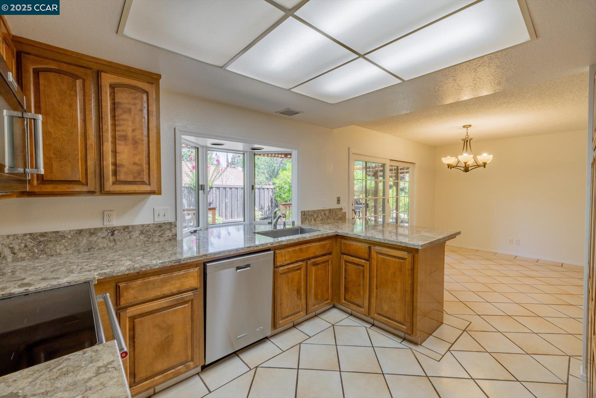 Detail Gallery Image 8 of 41 For 171 Mount Tam Ct, Martinez,  CA 94553 - 4 Beds | 2 Baths