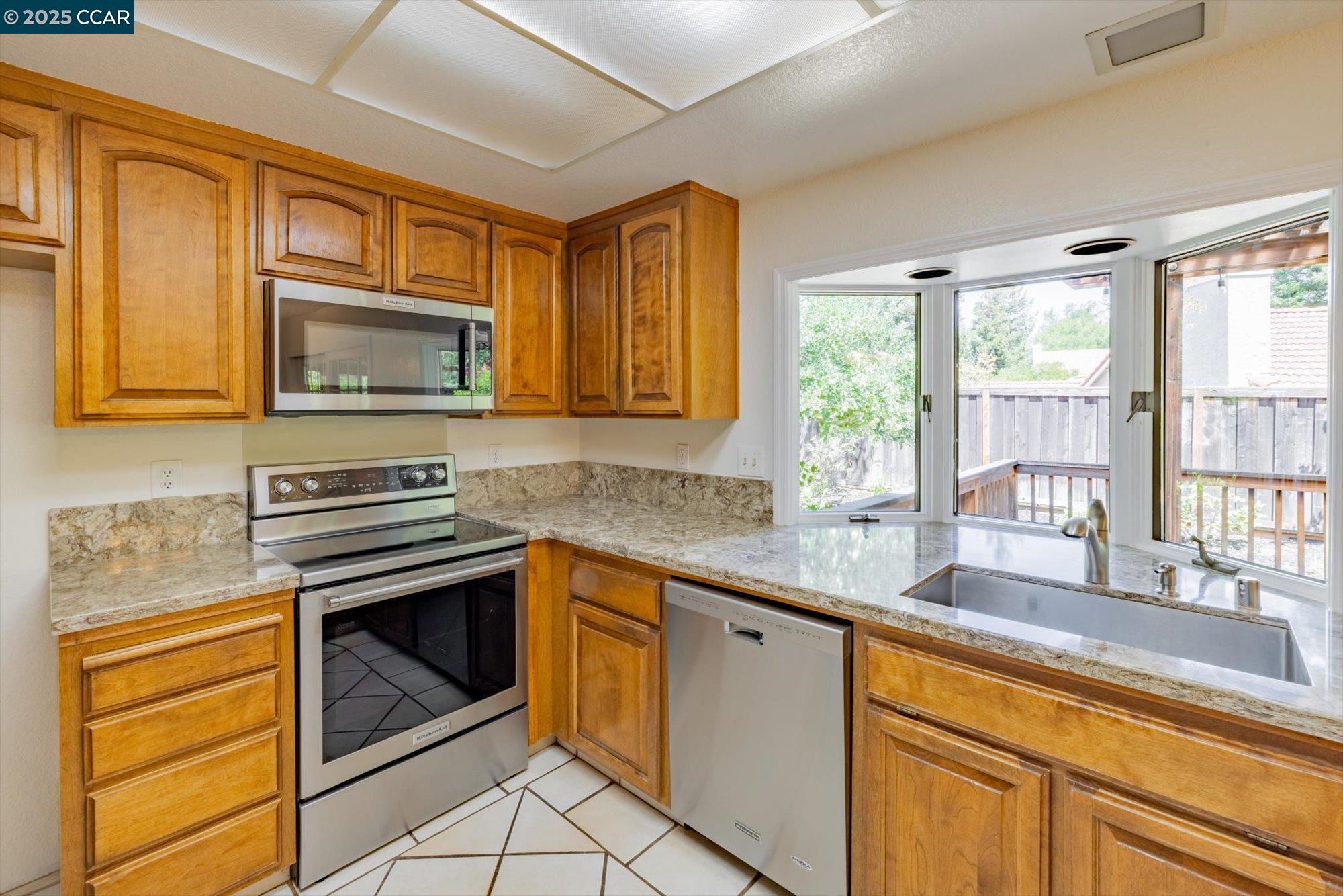 Detail Gallery Image 9 of 41 For 171 Mount Tam Ct, Martinez,  CA 94553 - 4 Beds | 2 Baths