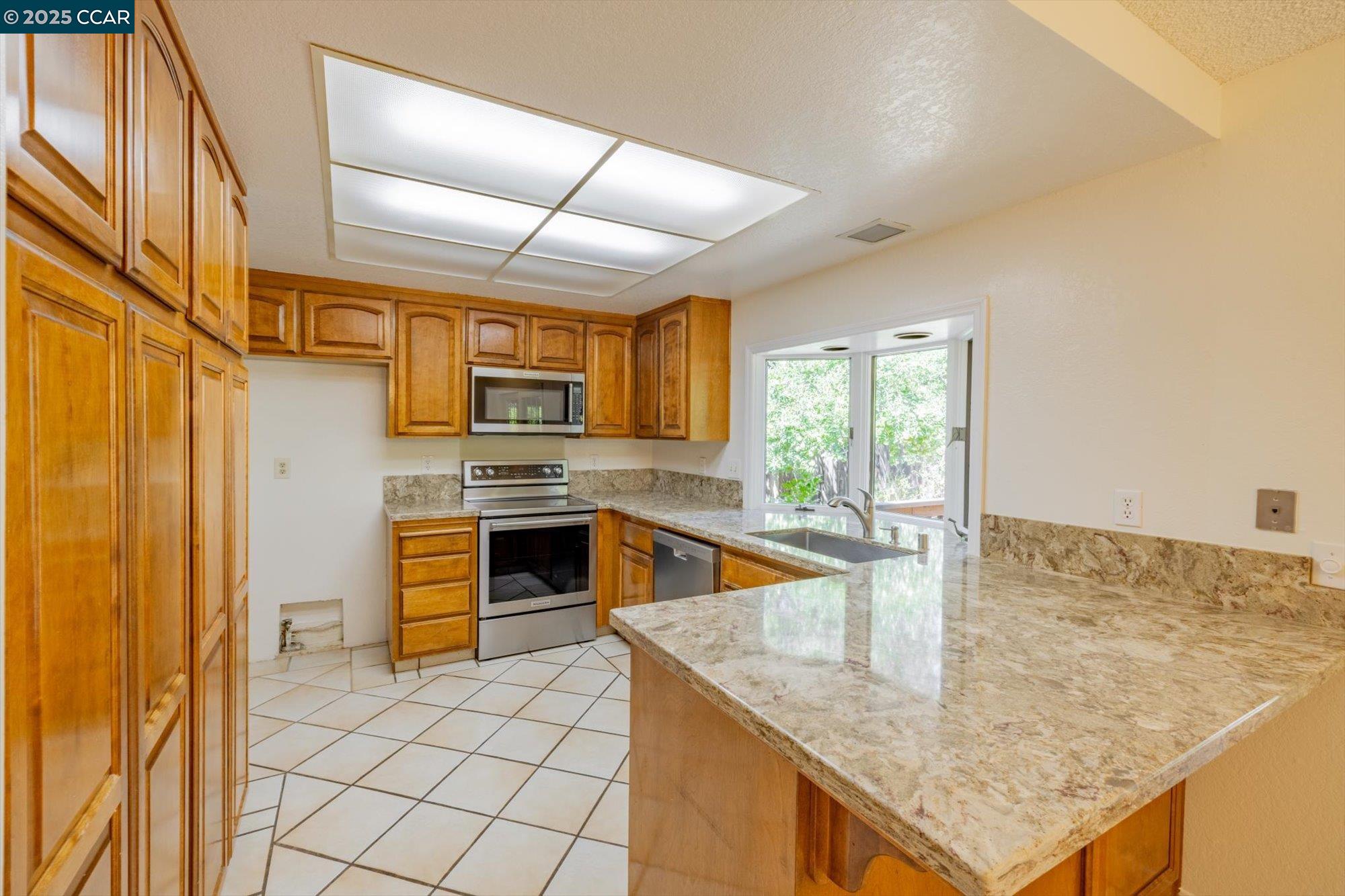 Detail Gallery Image 10 of 41 For 171 Mount Tam Ct, Martinez,  CA 94553 - 4 Beds | 2 Baths
