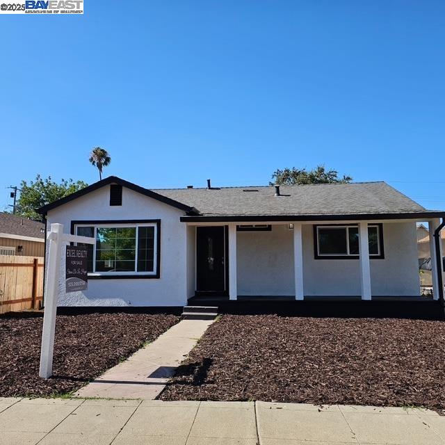 Detail Gallery Image 1 of 10 For 2383 E Sonora St, Stockton,  CA 95205 - 2 Beds | 1 Baths