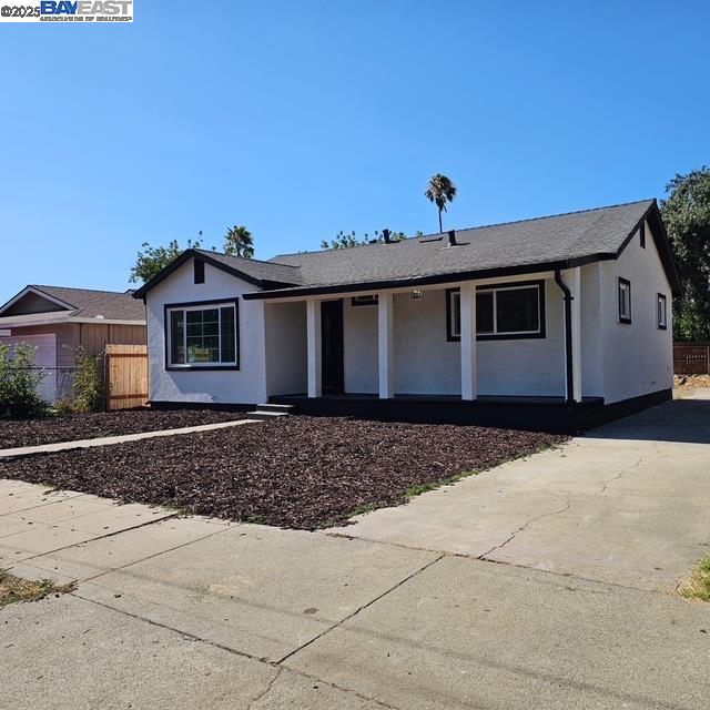 Detail Gallery Image 2 of 10 For 2383 E Sonora St, Stockton,  CA 95205 - 2 Beds | 1 Baths