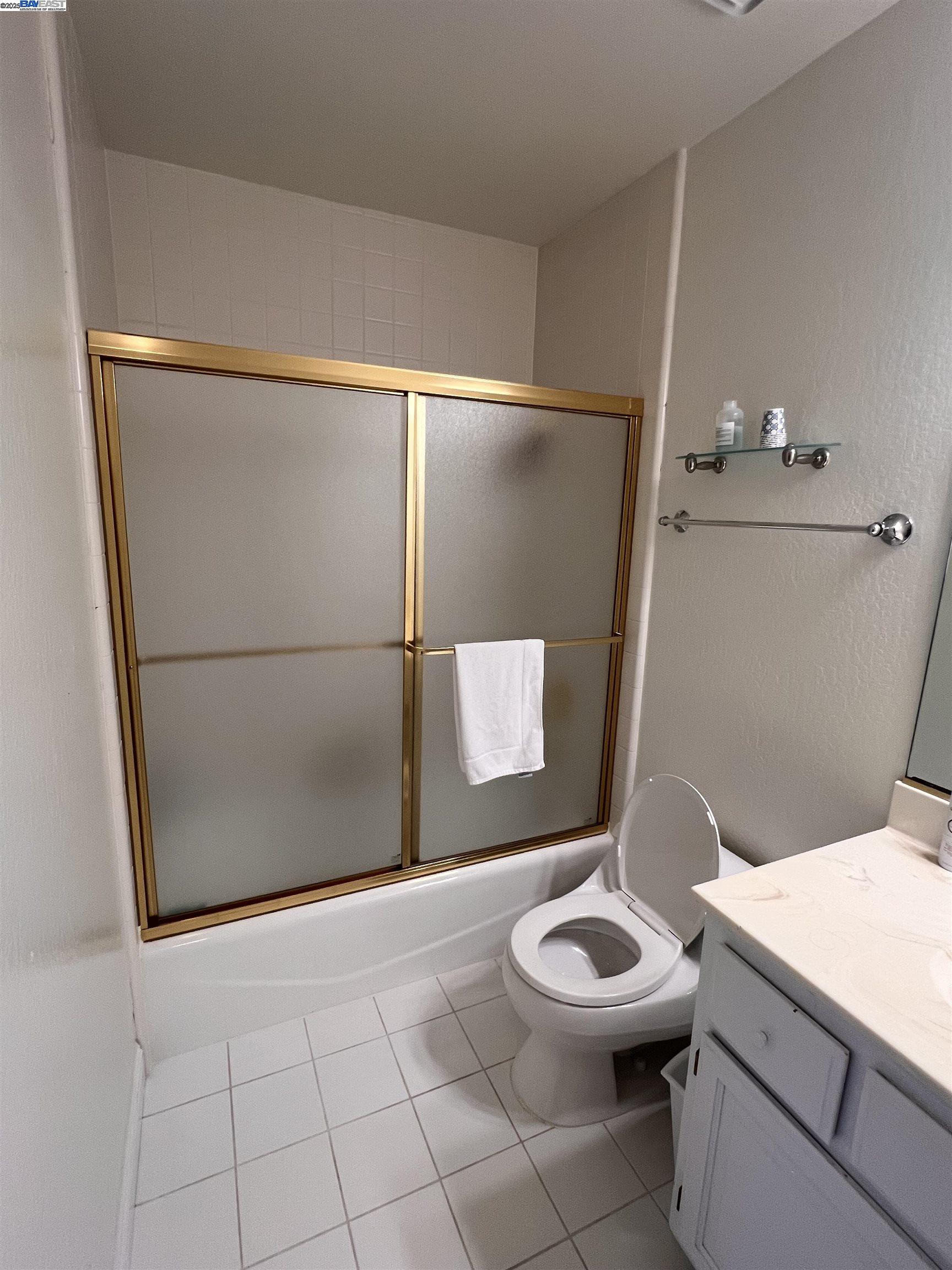 Detail Gallery Image 15 of 52 For 37 Binnacle Hl, Oakland,  CA 94618 - 2 Beds | 2 Baths