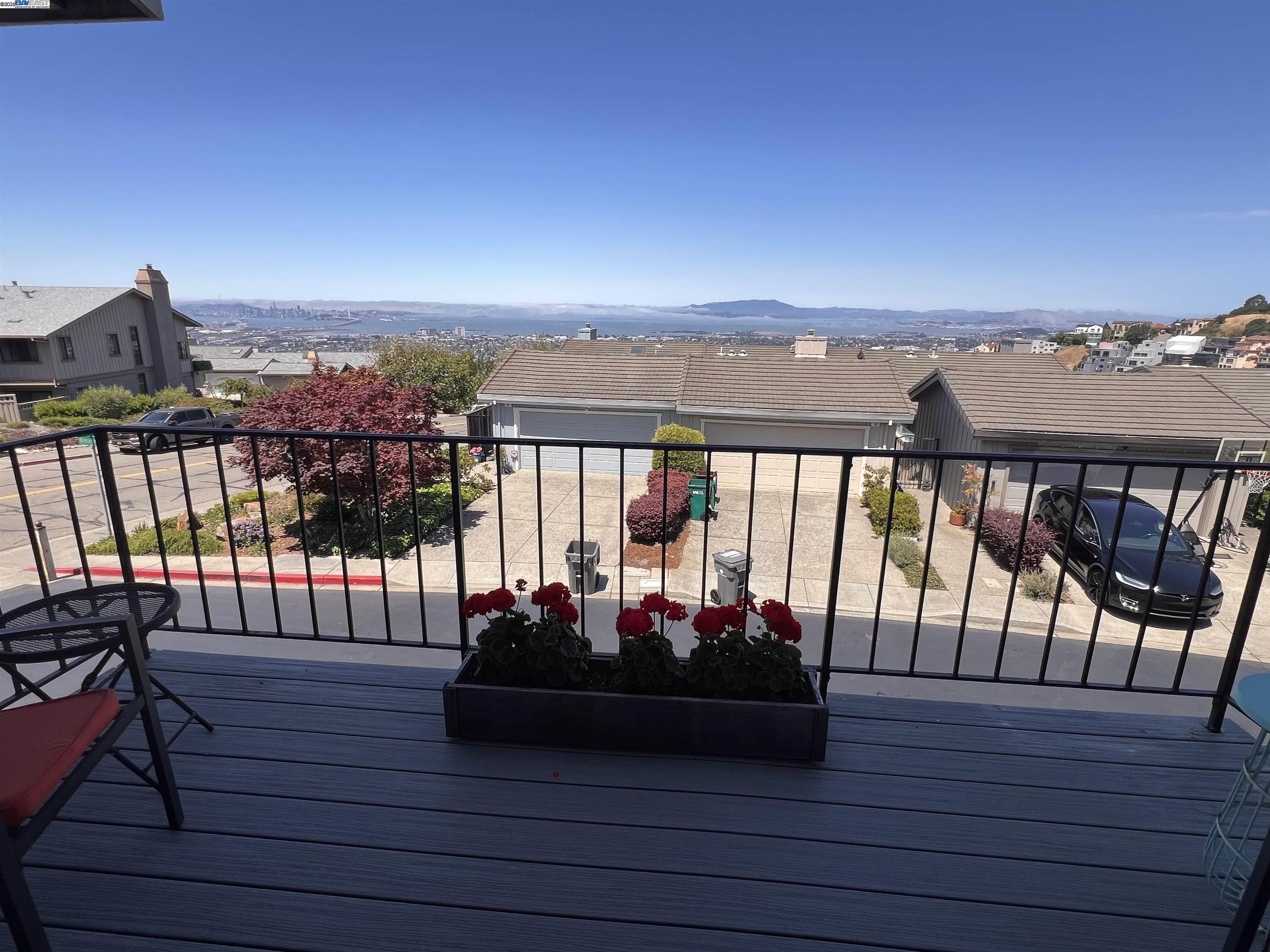 Detail Gallery Image 27 of 52 For 37 Binnacle Hl, Oakland,  CA 94618 - 2 Beds | 2 Baths
