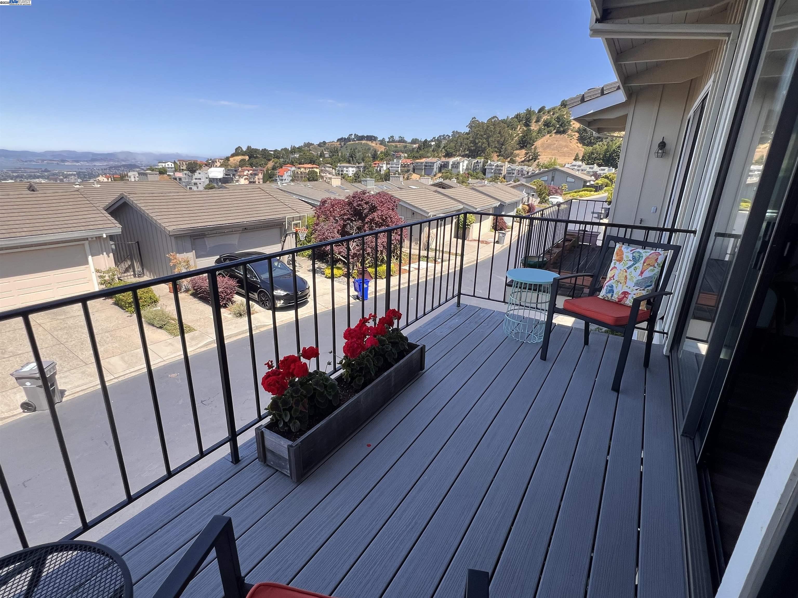 Detail Gallery Image 28 of 52 For 37 Binnacle Hl, Oakland,  CA 94618 - 2 Beds | 2 Baths