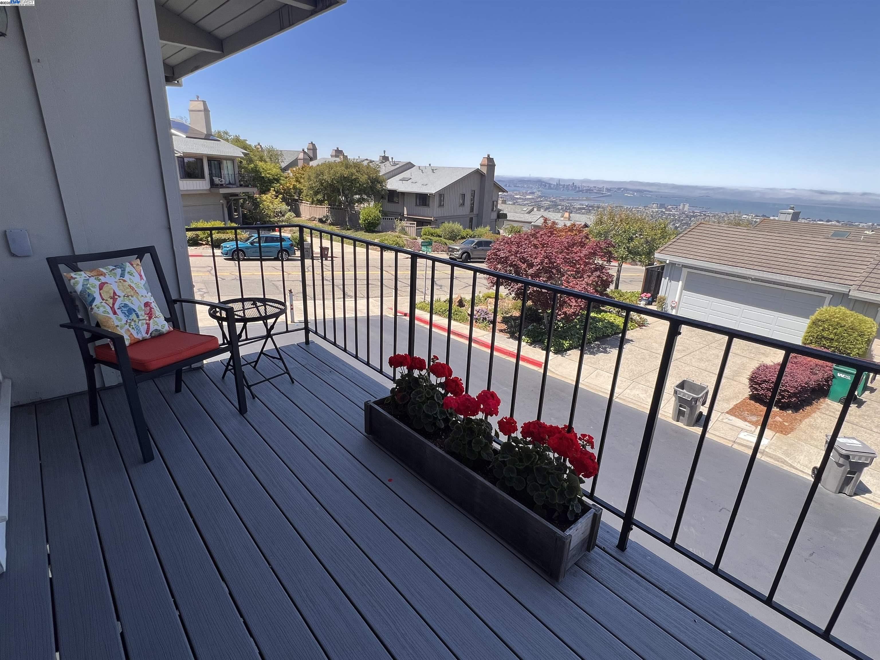 Detail Gallery Image 29 of 52 For 37 Binnacle Hl, Oakland,  CA 94618 - 2 Beds | 2 Baths