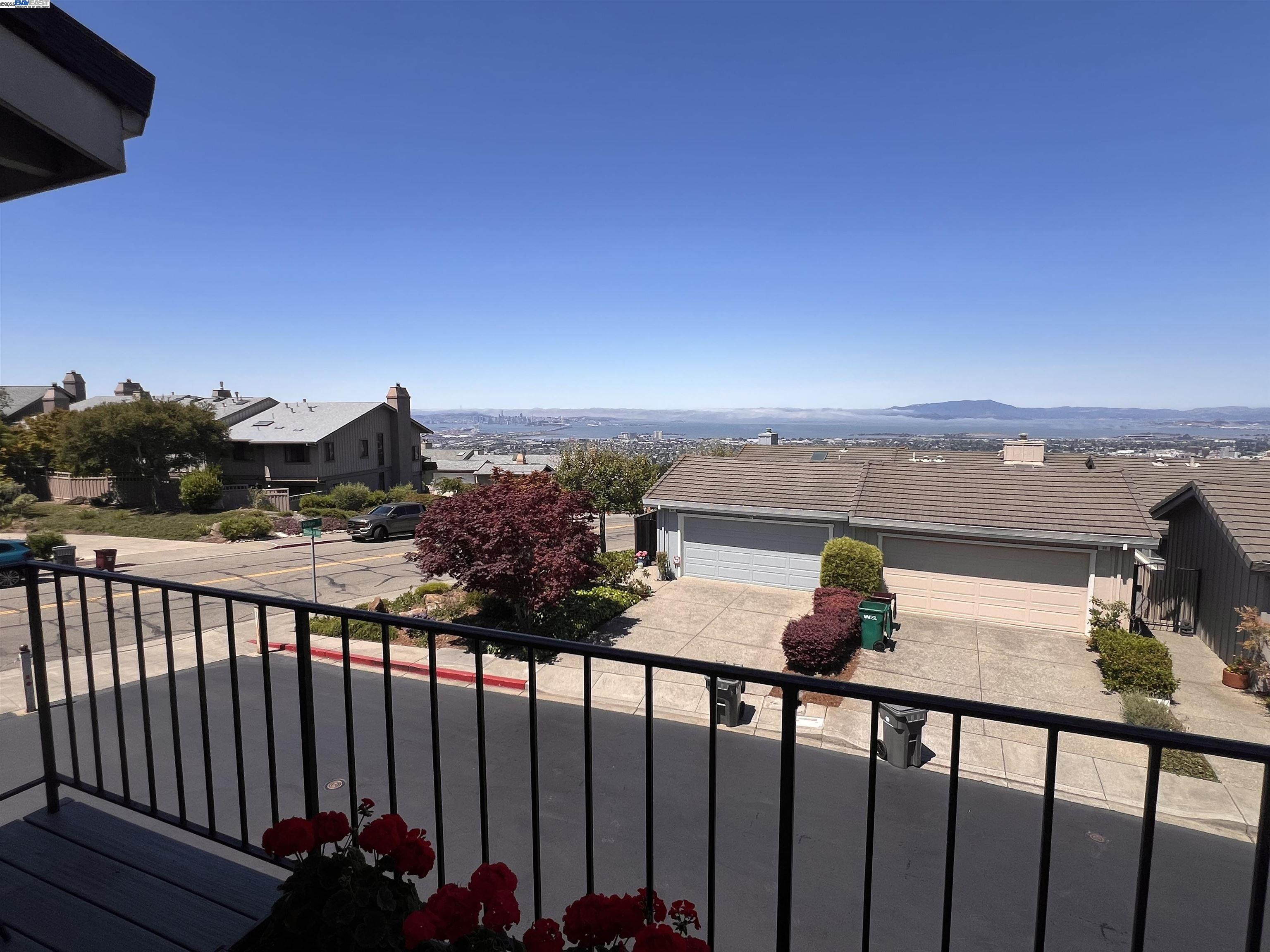 Detail Gallery Image 30 of 52 For 37 Binnacle Hl, Oakland,  CA 94618 - 2 Beds | 2 Baths