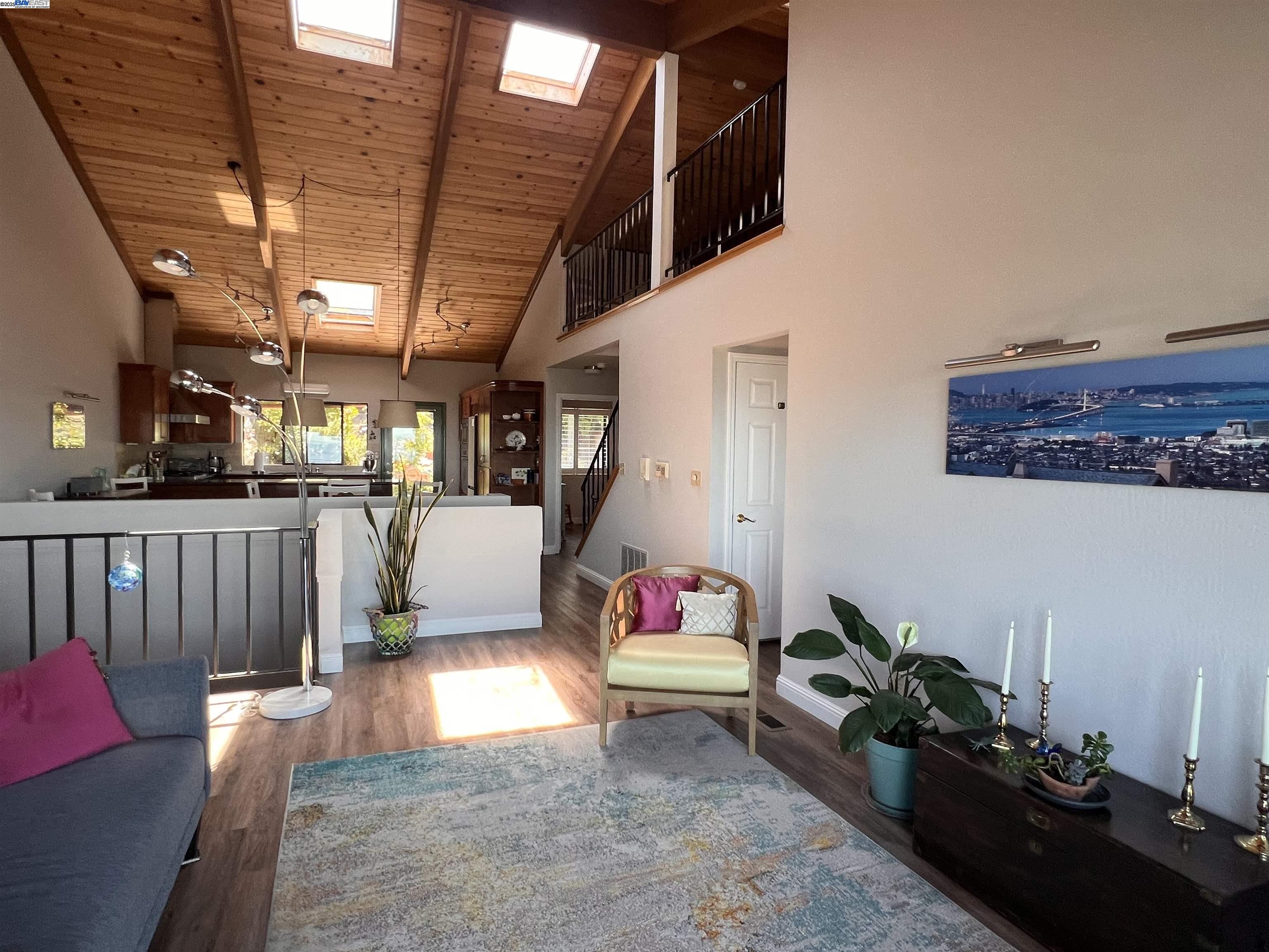 Detail Gallery Image 4 of 52 For 37 Binnacle Hl, Oakland,  CA 94618 - 2 Beds | 2 Baths