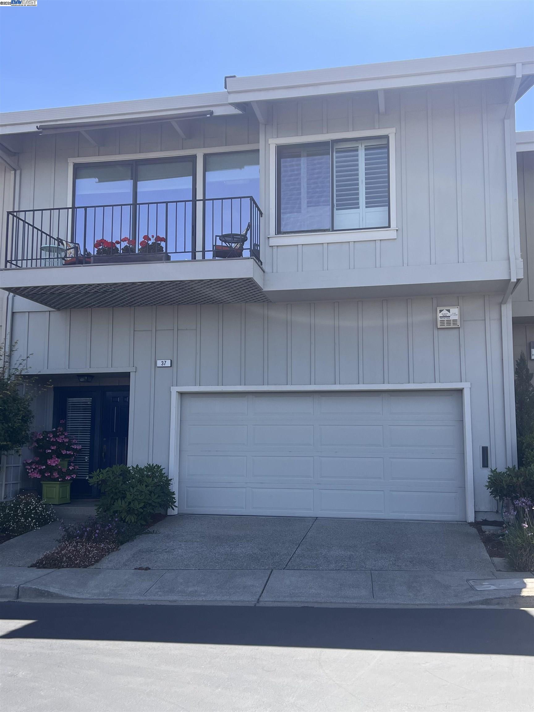 Detail Gallery Image 31 of 52 For 37 Binnacle Hl, Oakland,  CA 94618 - 2 Beds | 2 Baths