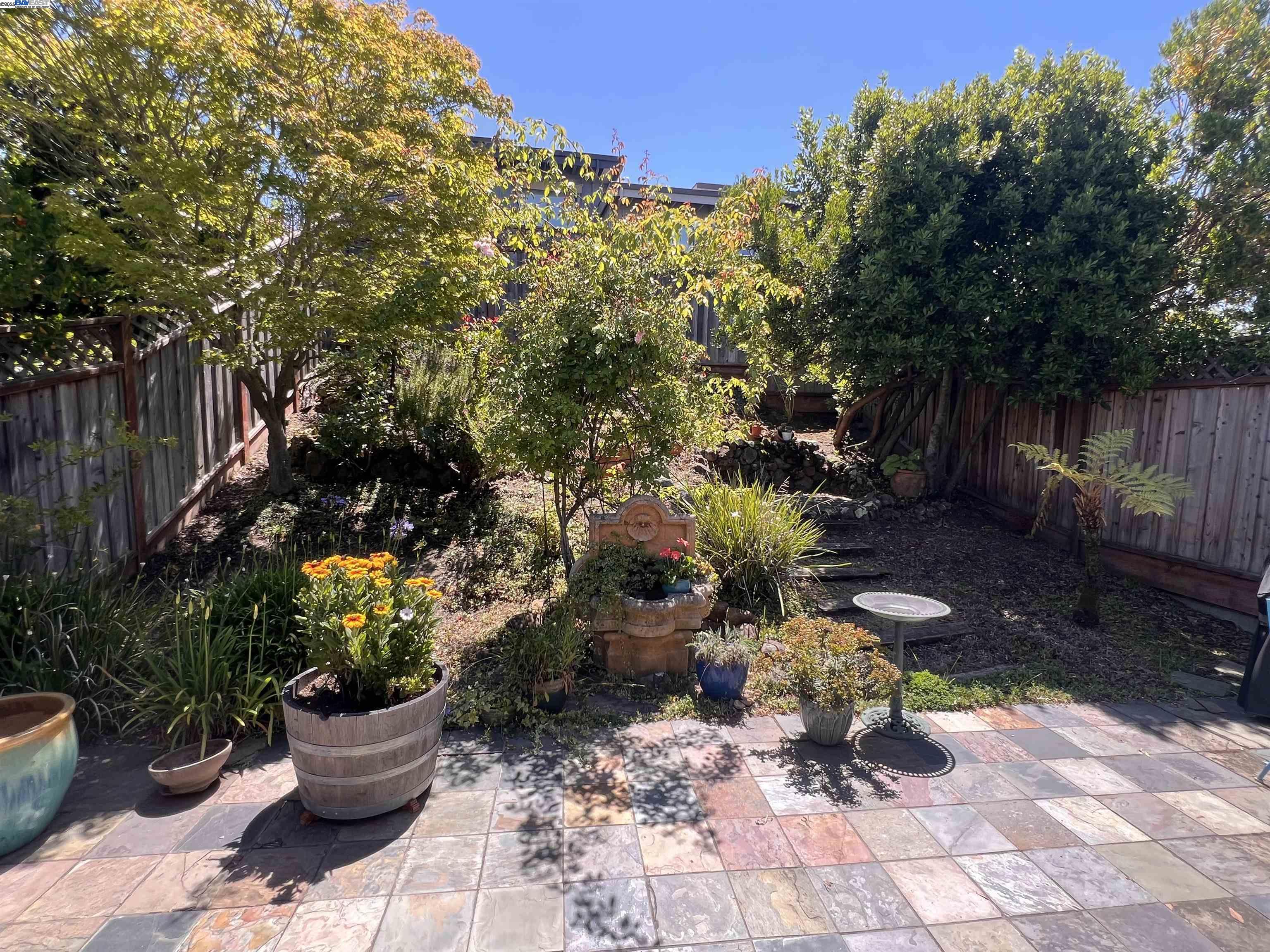 Detail Gallery Image 32 of 52 For 37 Binnacle Hl, Oakland,  CA 94618 - 2 Beds | 2 Baths