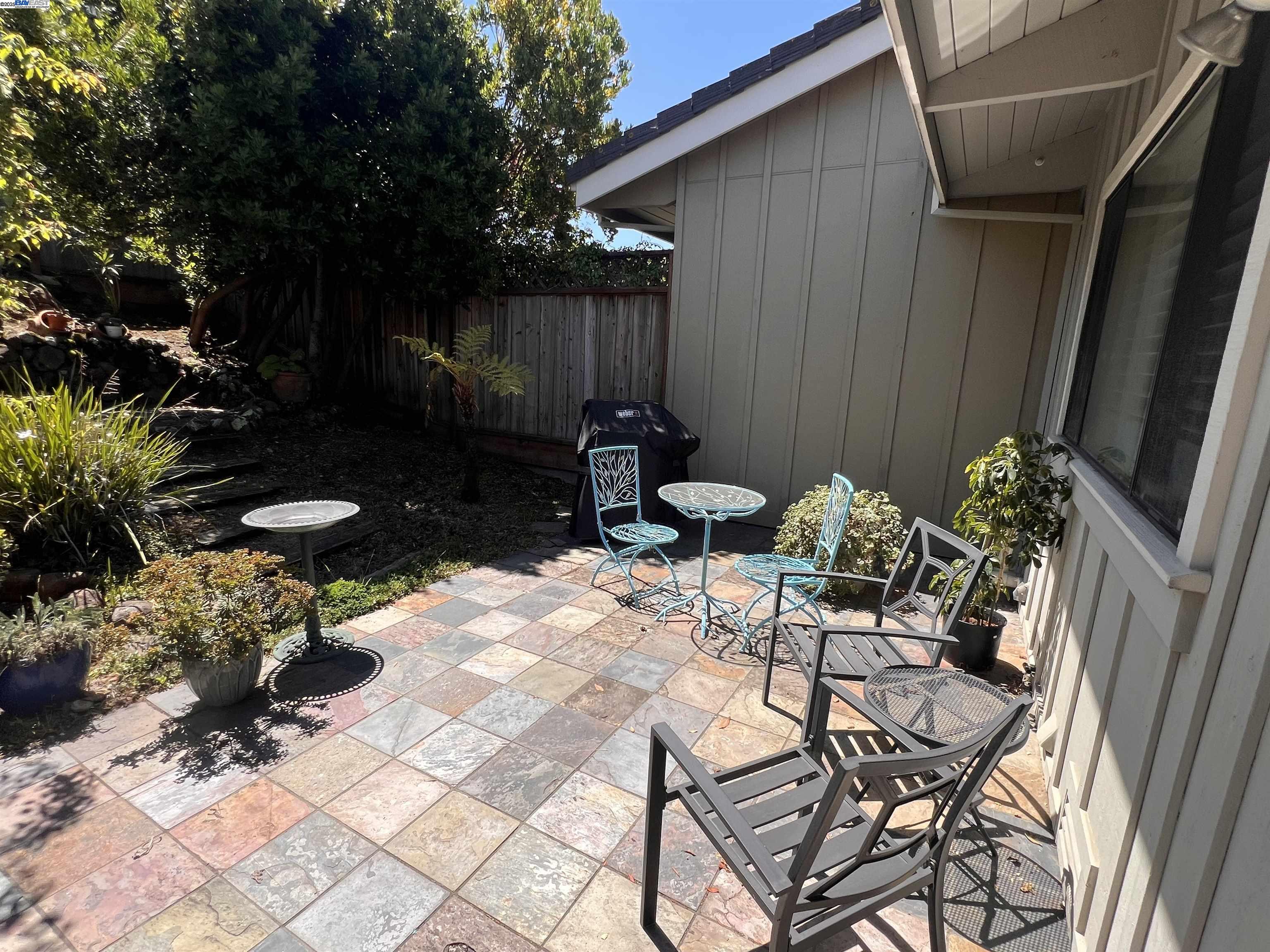Detail Gallery Image 33 of 52 For 37 Binnacle Hl, Oakland,  CA 94618 - 2 Beds | 2 Baths