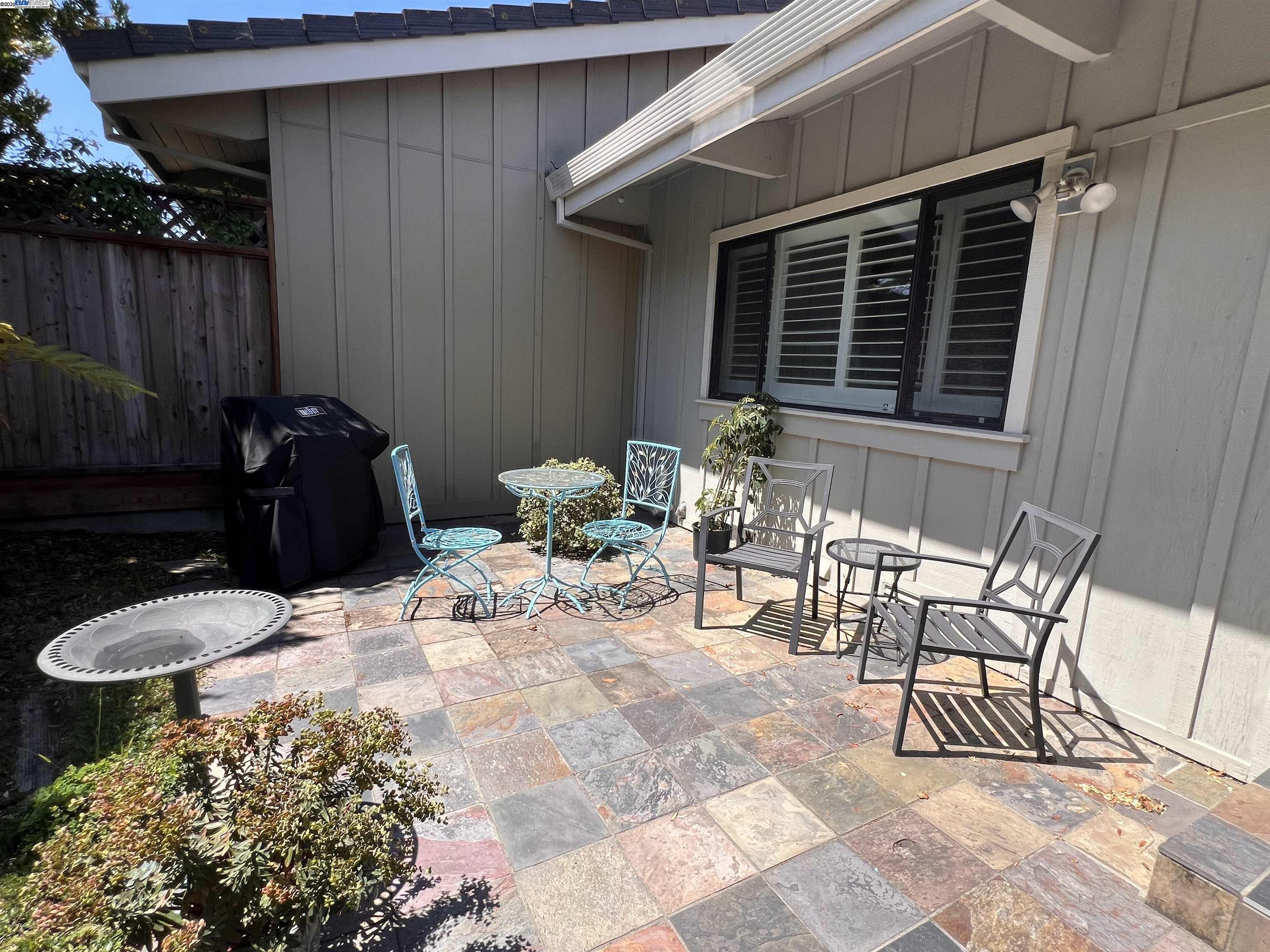 Detail Gallery Image 35 of 52 For 37 Binnacle Hl, Oakland,  CA 94618 - 2 Beds | 2 Baths