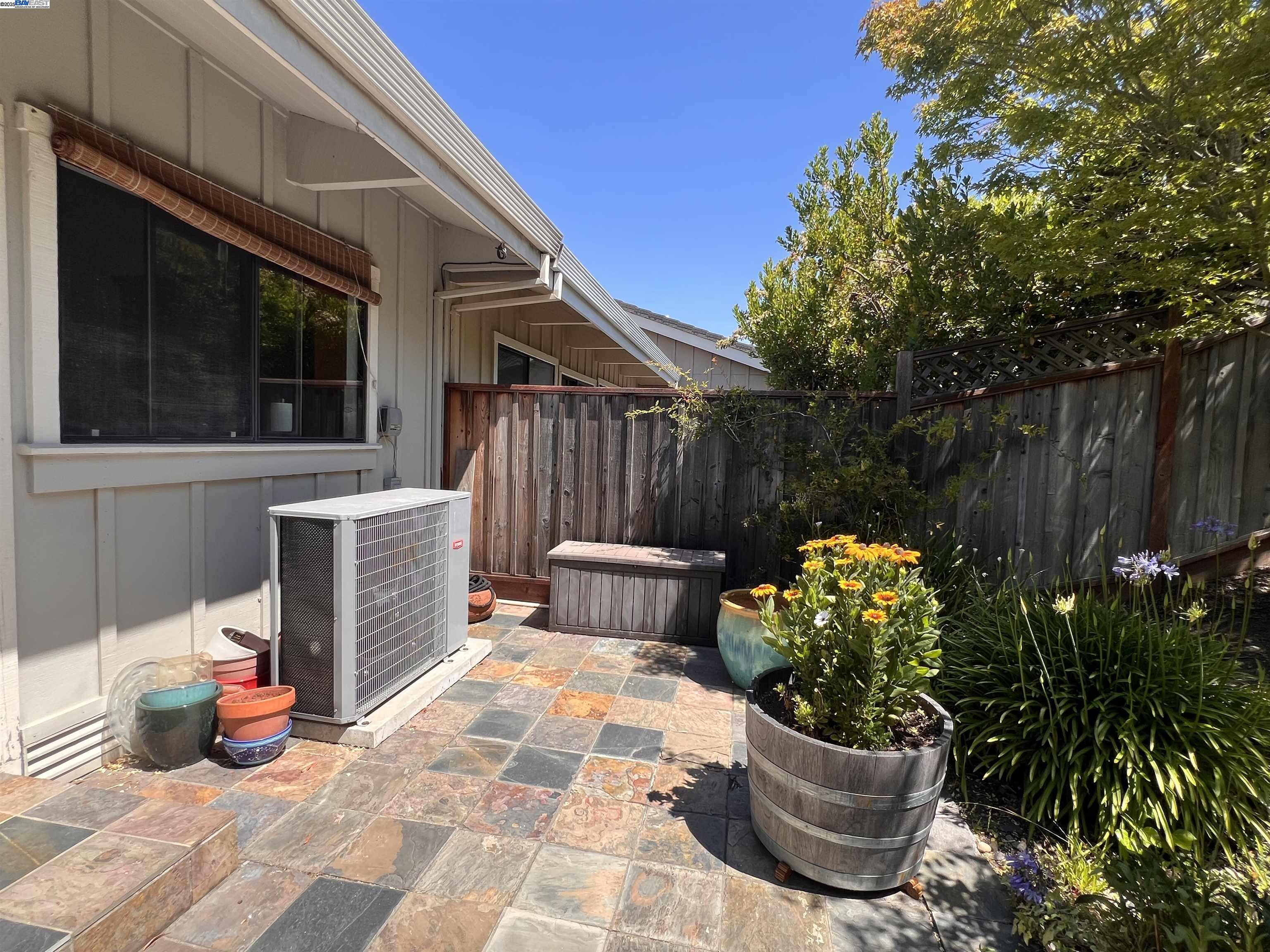 Detail Gallery Image 36 of 52 For 37 Binnacle Hl, Oakland,  CA 94618 - 2 Beds | 2 Baths