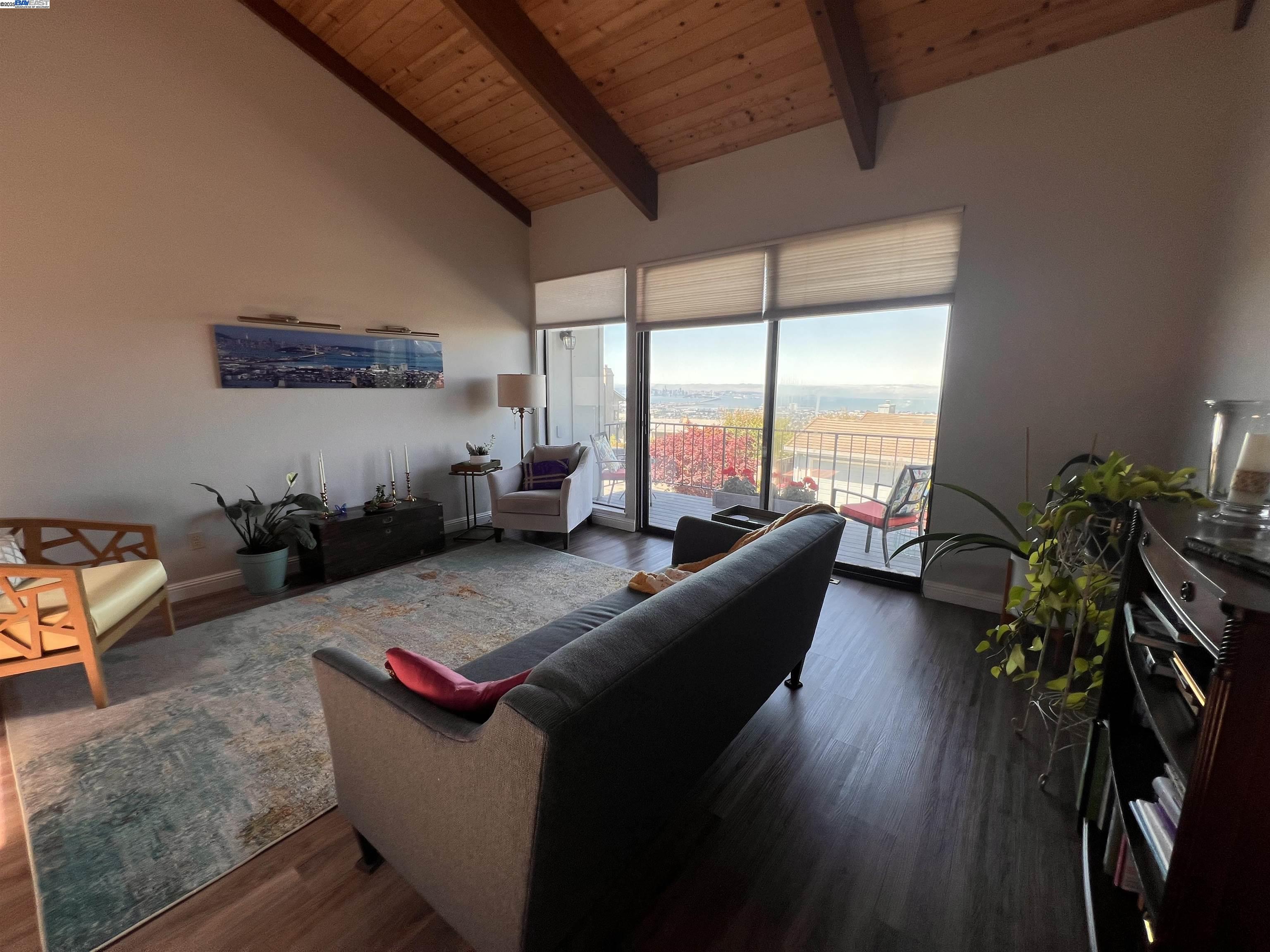 Detail Gallery Image 6 of 52 For 37 Binnacle Hl, Oakland,  CA 94618 - 2 Beds | 2 Baths